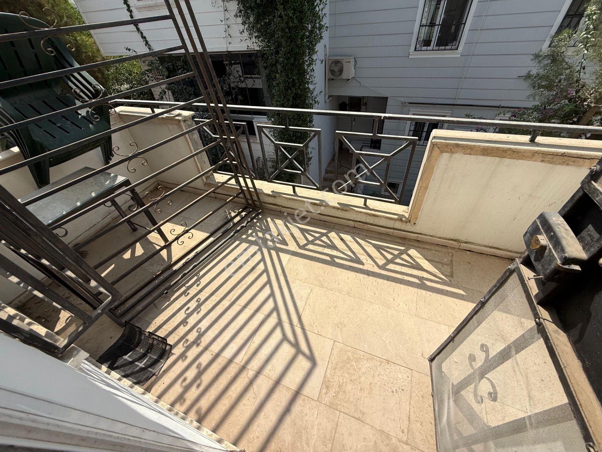 Karslılar'da Trt Cvr 5+2/3 Mutfak/3 Banyo/bahçeli/forleks Villa - Görsel 33