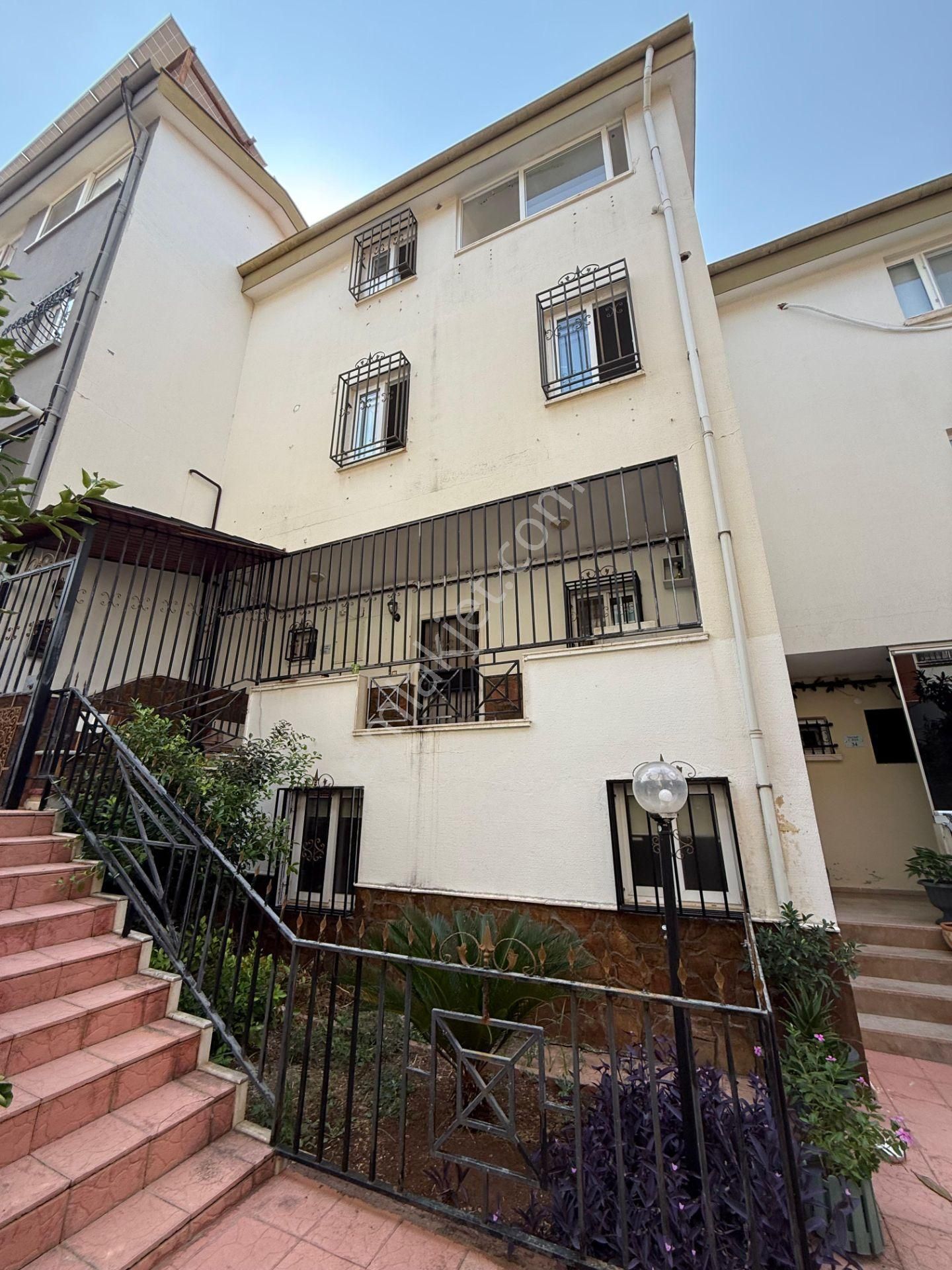 Karslılar'da Trt Cvr 5+2/3 Mutfak/3 Banyo/bahçeli/forleks Villa