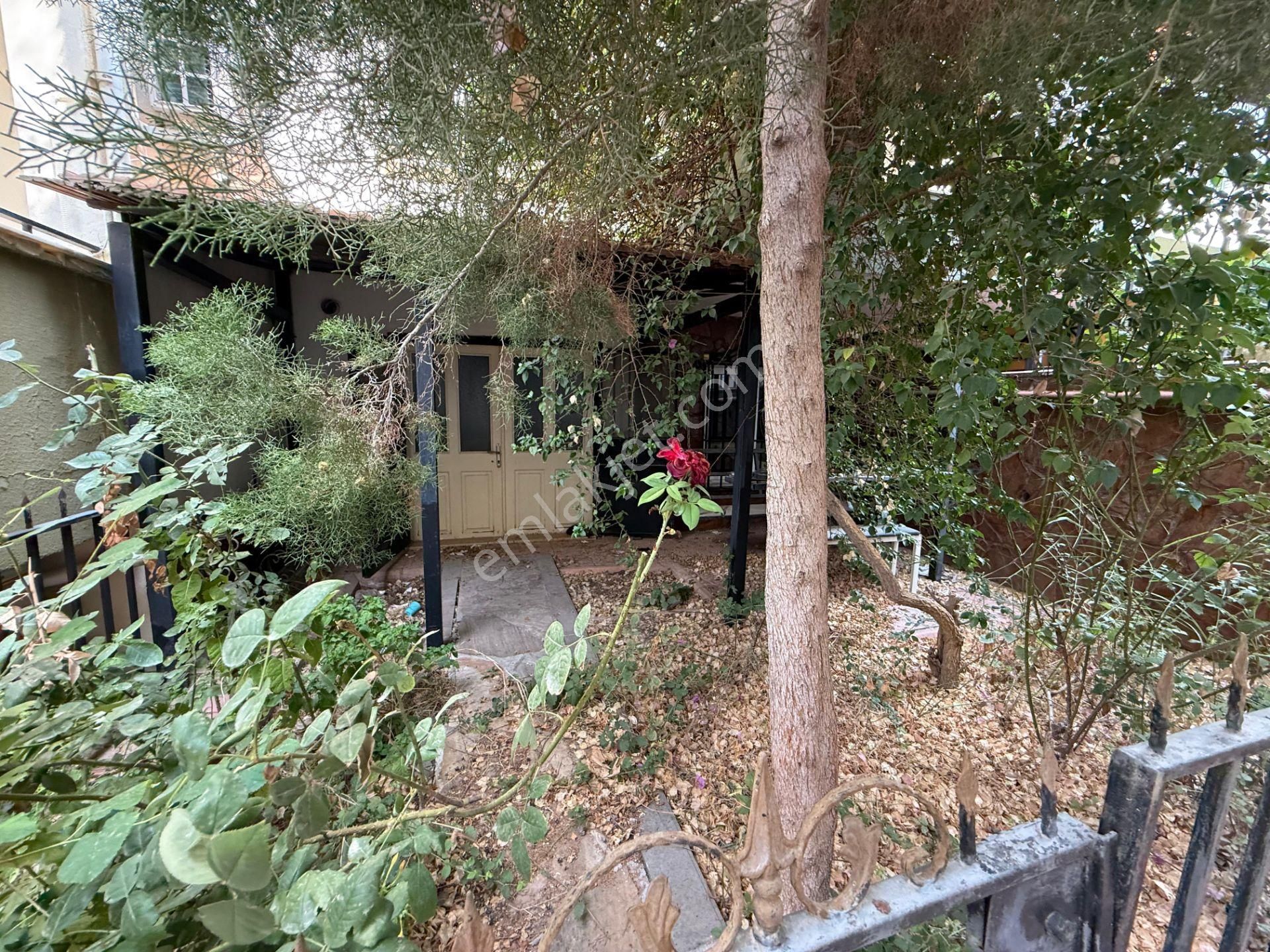 Karslılar'da Trt Cvr 5+2/3 Mutfak/3 Banyo/bahçeli/forleks Villa - Görsel 35