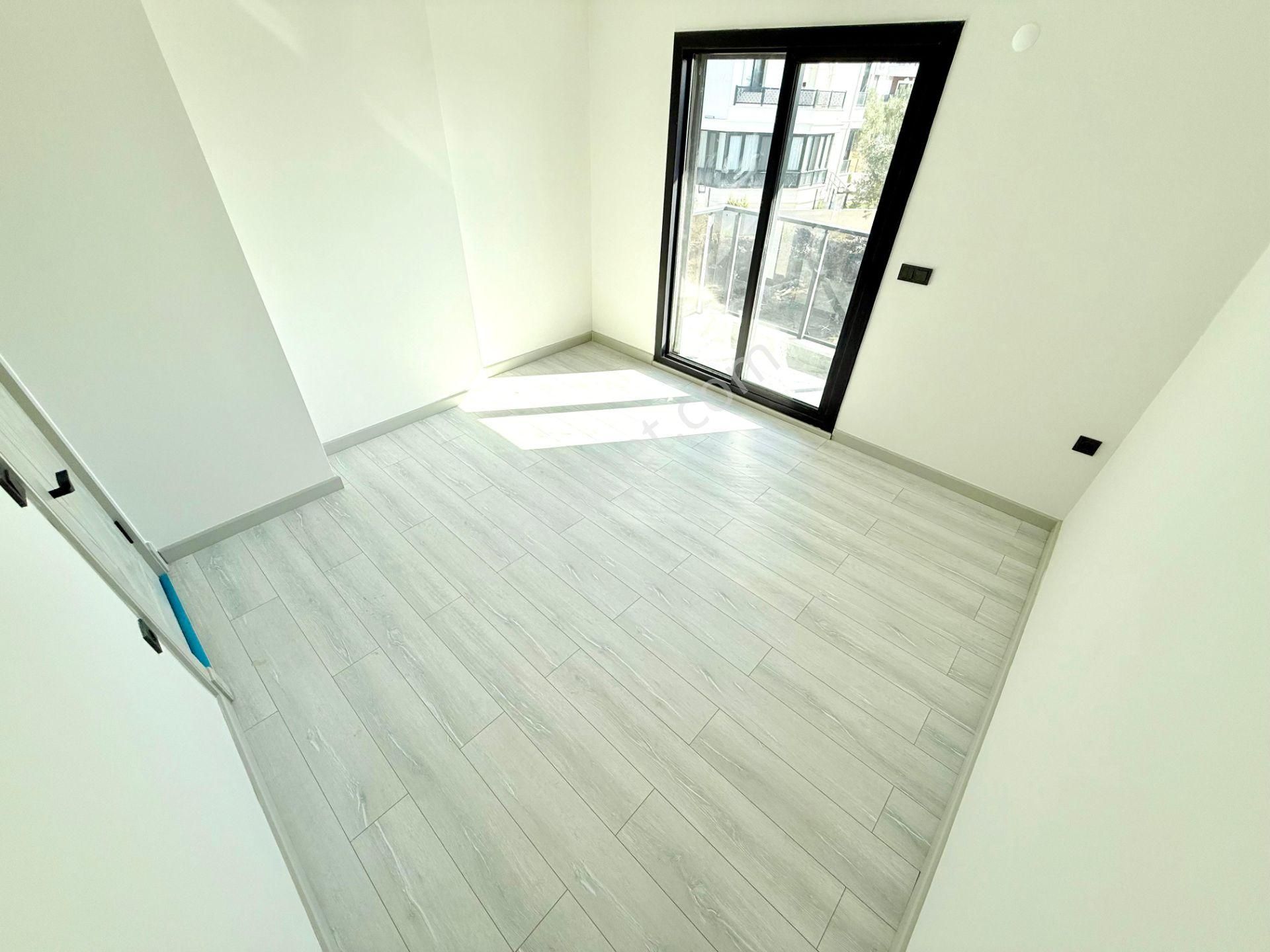 ▶ ▶ Akçay Körfez'den Geniş Bahçeli Şık Tasarımlı 3+1 Sıfır Satılık Villa - Görsel 19