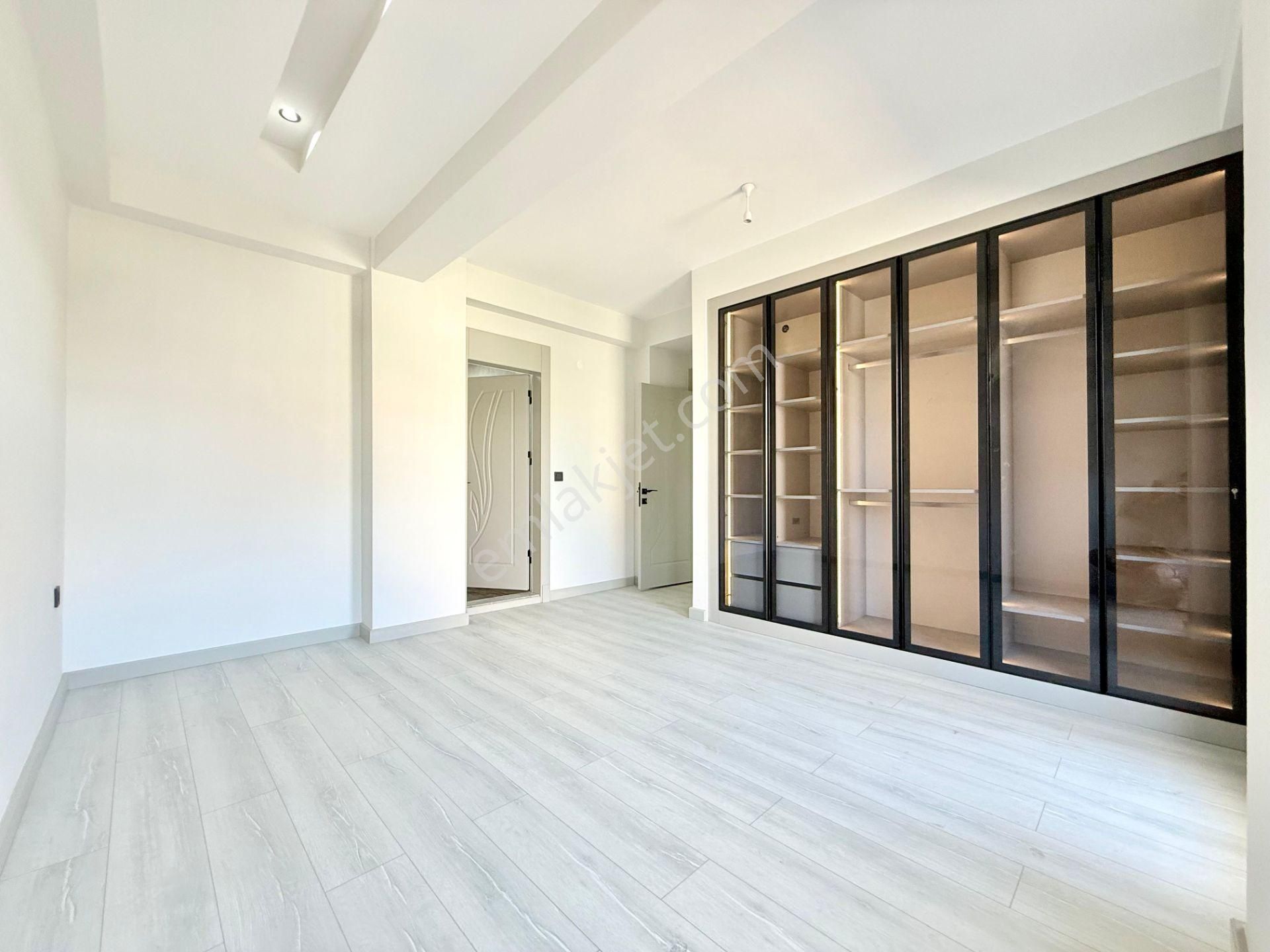 ▶ ▶ Akçay Körfez'den Geniş Bahçeli Şık Tasarımlı 3+1 Sıfır Satılık Villa - Görsel 13