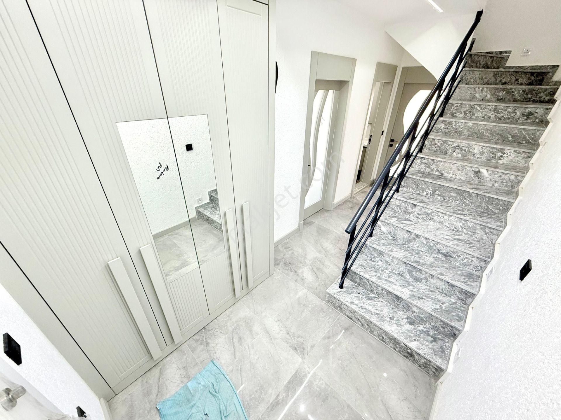 ▶ ▶ Akçay Körfez'den Geniş Bahçeli Şık Tasarımlı 3+1 Sıfır Satılık Villa - Görsel 11