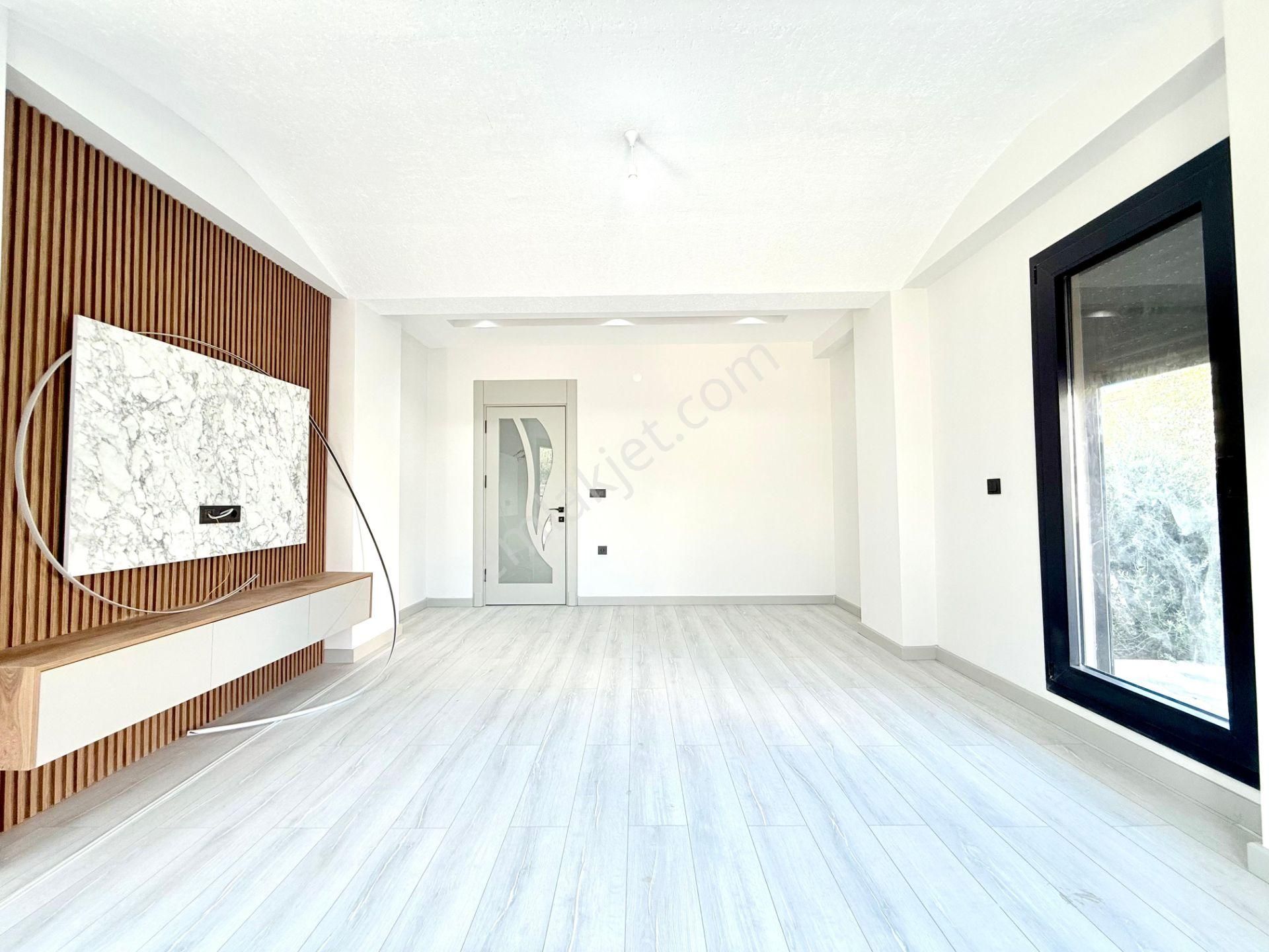 ▶ ▶ Akçay Körfez'den Geniş Bahçeli Şık Tasarımlı 3+1 Sıfır Satılık Villa - Görsel 9