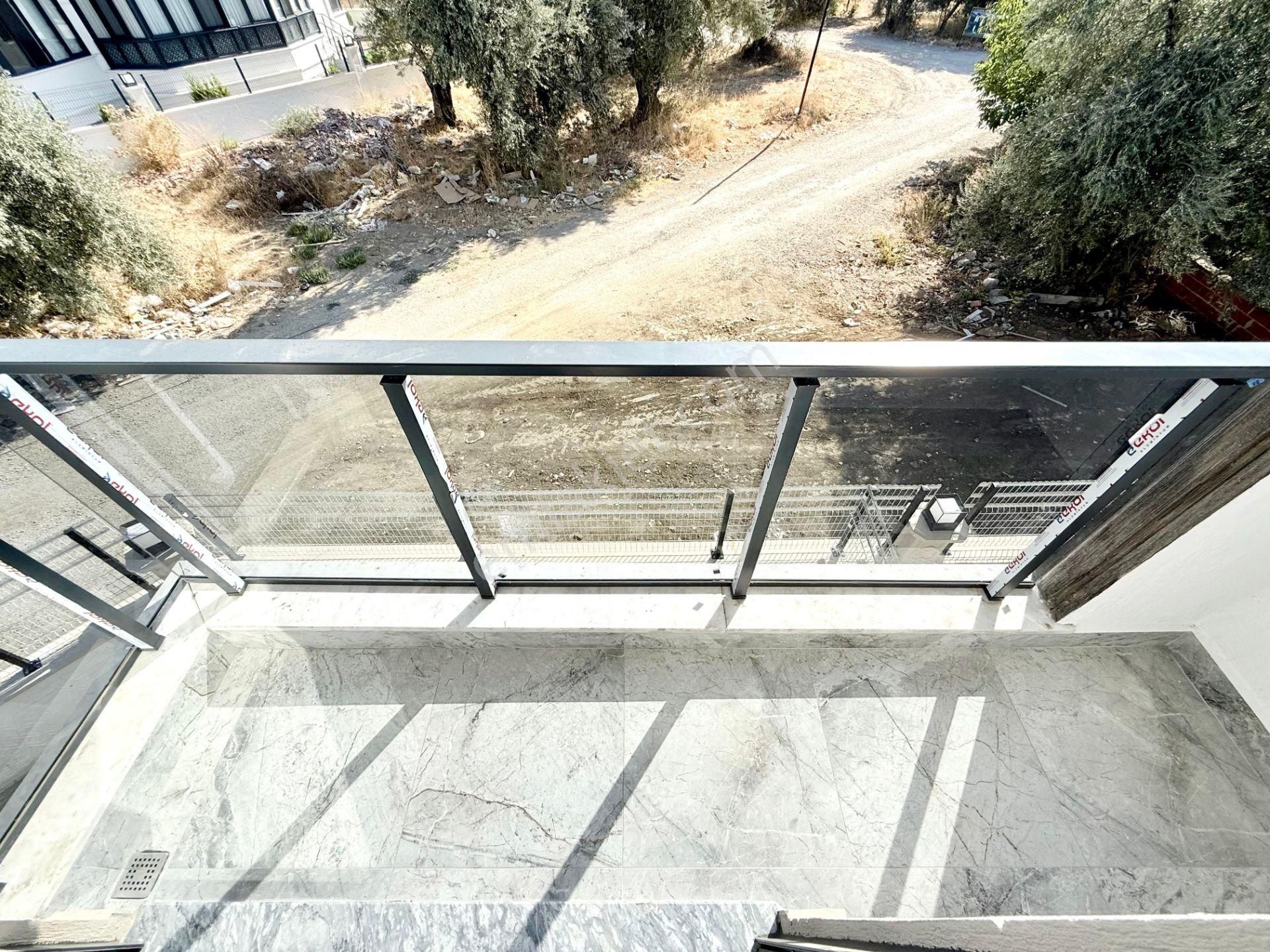 ▶ ▶ Akçay Körfez'den Geniş Bahçeli Şık Tasarımlı 3+1 Sıfır Satılık Villa - Görsel 16