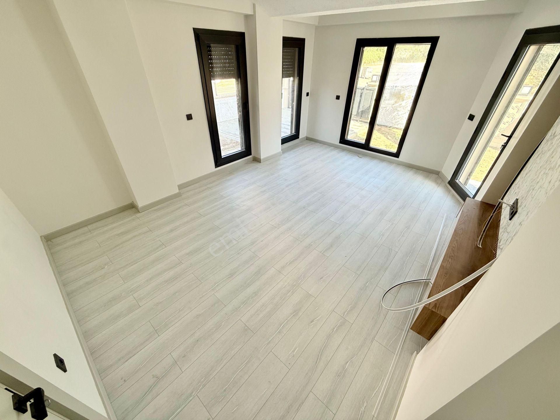 ▶ ▶ Akçay Körfez'den Geniş Bahçeli Şık Tasarımlı 3+1 Sıfır Satılık Villa - Görsel 10