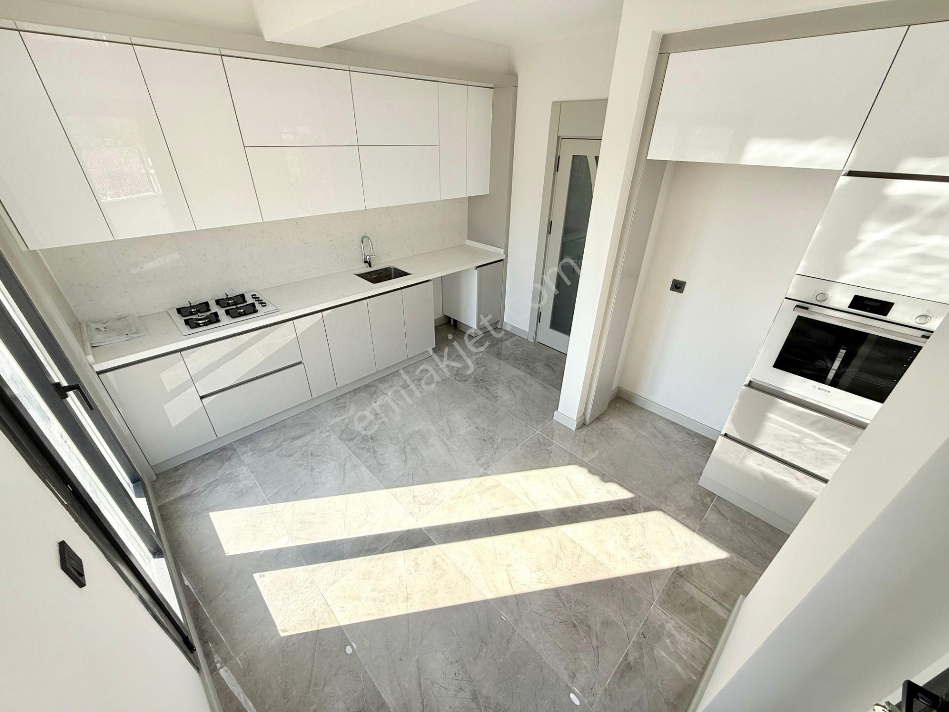 ▶ ▶ Akçay Körfez'den Geniş Bahçeli Şık Tasarımlı 3+1 Sıfır Satılık Villa - Görsel 5