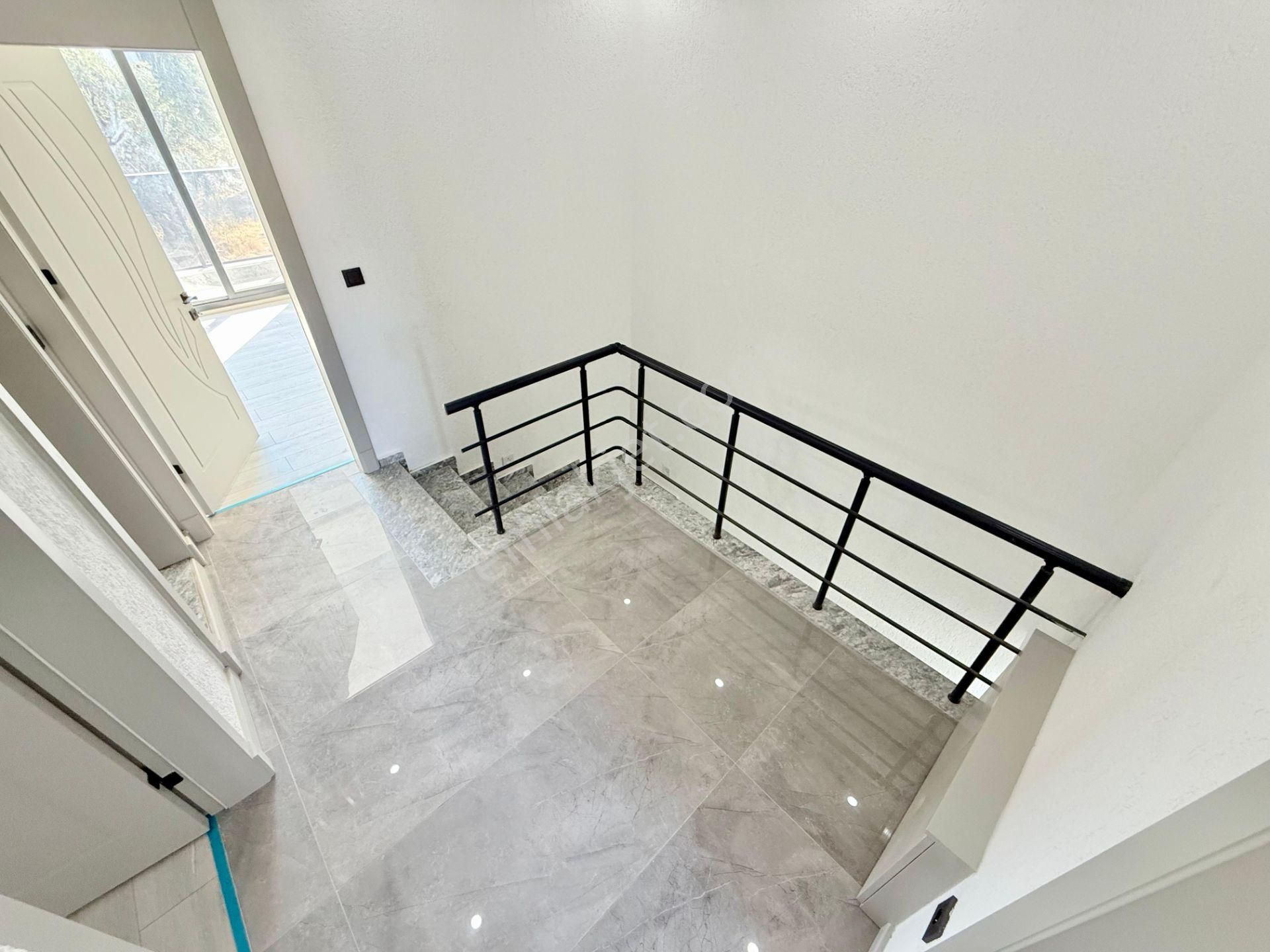 ▶ ▶ Akçay Körfez'den Geniş Bahçeli Şık Tasarımlı 3+1 Sıfır Satılık Villa - Görsel 20