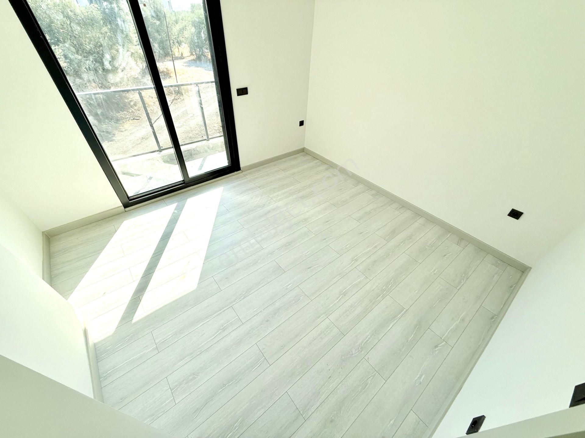 ▶ ▶ Akçay Körfez'den Geniş Bahçeli Şık Tasarımlı 3+1 Sıfır Satılık Villa - Görsel 17