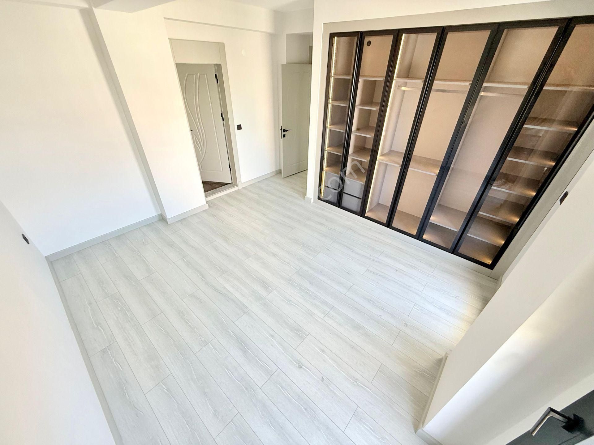 ▶ ▶ Akçay Körfez'den Geniş Bahçeli Şık Tasarımlı 3+1 Sıfır Satılık Villa - Görsel 14