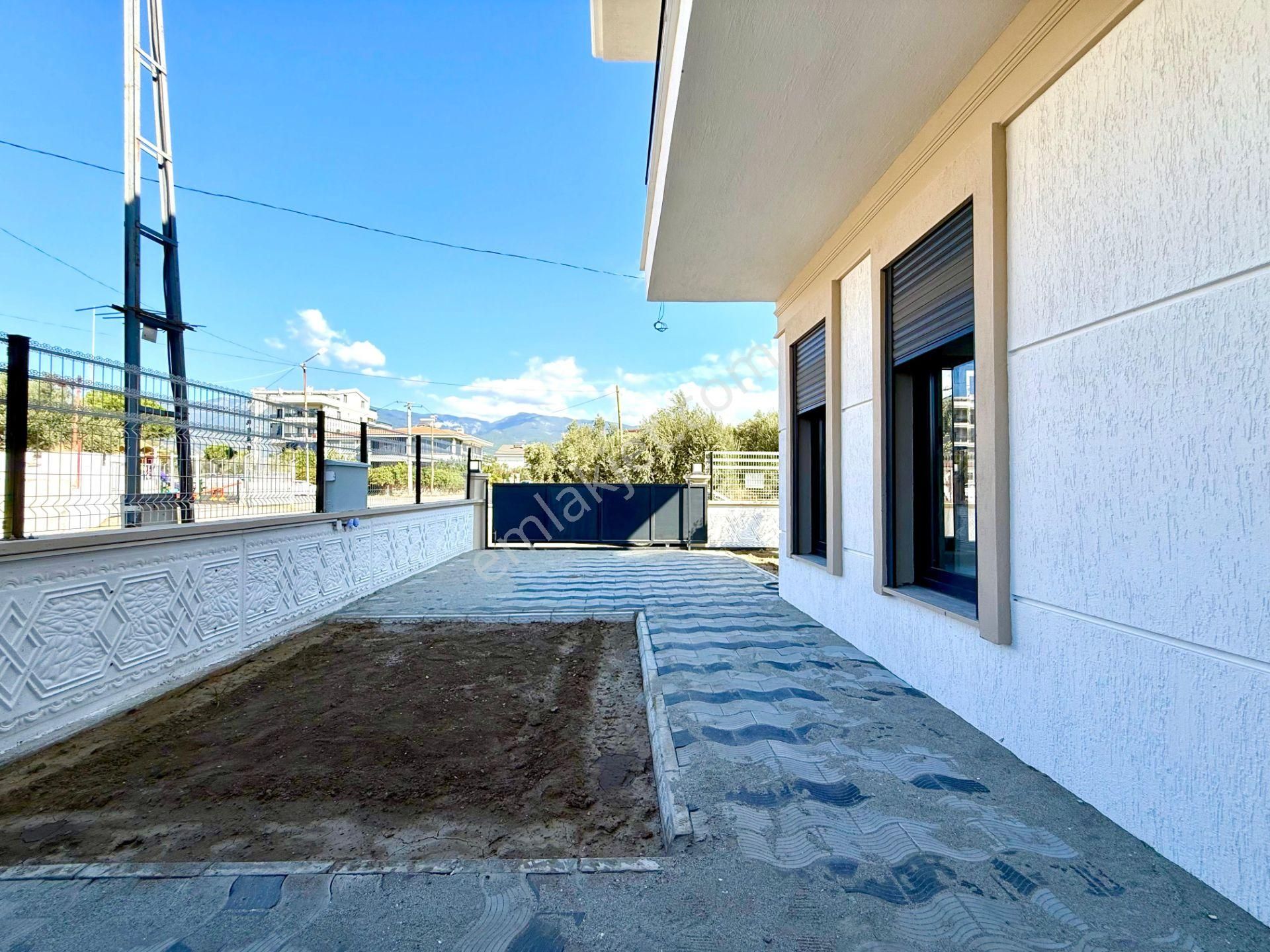 ▶ ▶ Akçay Körfez'den Geniş Bahçeli Şık Tasarımlı 3+1 Sıfır Satılık Villa - Görsel 2