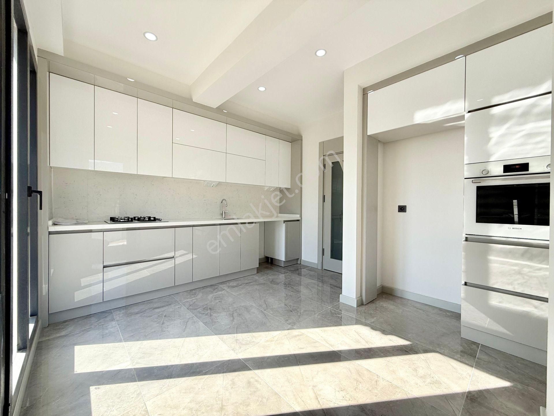 ▶ ▶ Akçay Körfez'den Geniş Bahçeli Şık Tasarımlı 3+1 Sıfır Satılık Villa - Görsel 6