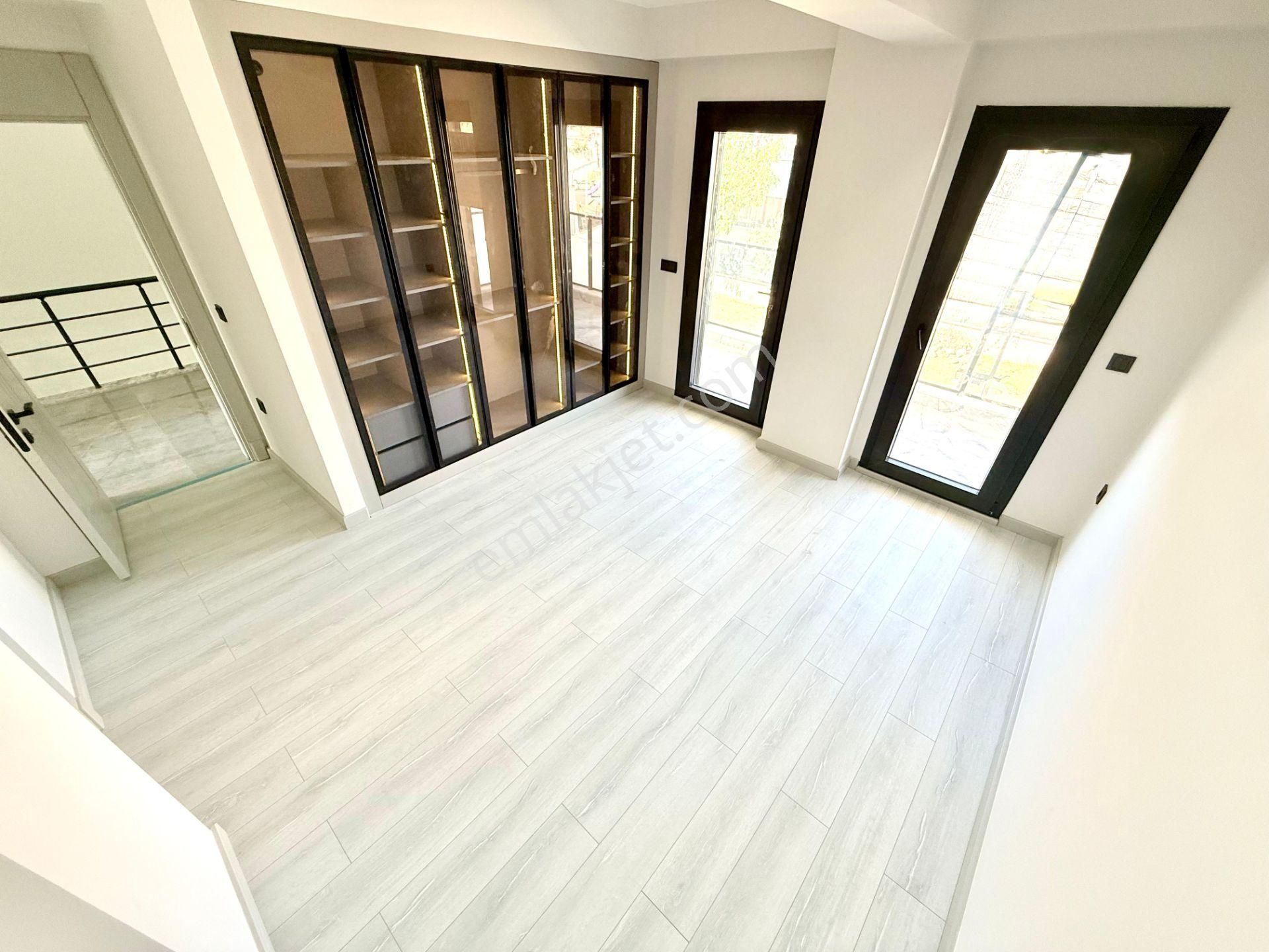 ▶ ▶ Akçay Körfez'den Geniş Bahçeli Şık Tasarımlı 3+1 Sıfır Satılık Villa - Görsel 32