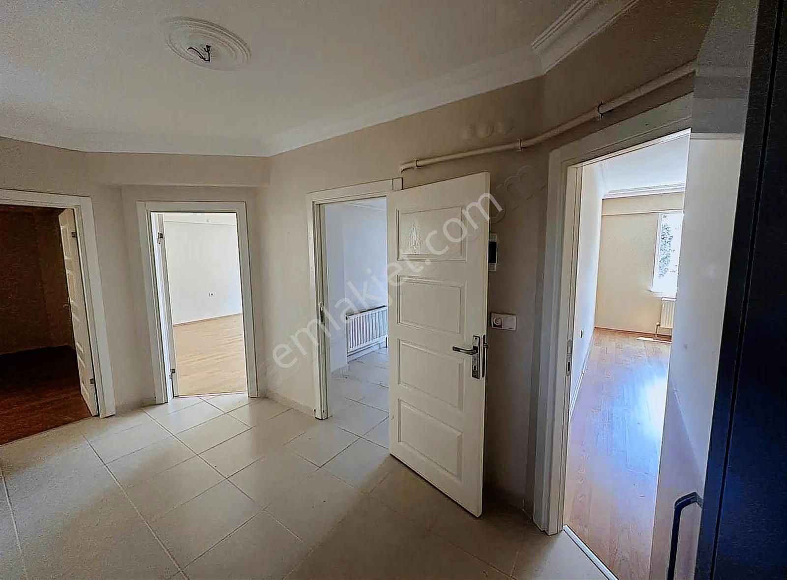 Sgk Karşışında Site İçerisinde Ara Kat Satılık 2+1 - Görsel 4