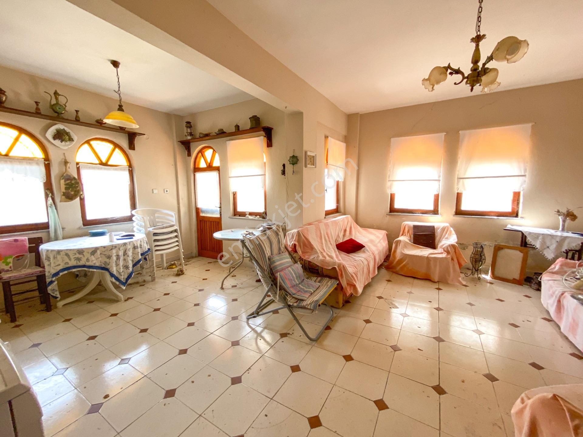 Kumbağ'da Deniz Manzaralı Geniş Teraslı Satılık 4+1 Tripleks Villa - Görsel 15