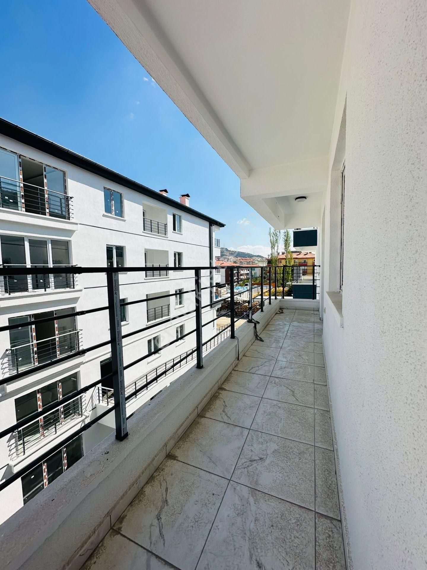 Beşikkaya'da Cadde Üzerinde 3+1 Katta Satılık Sıfır Daireler !! - Görsel 20