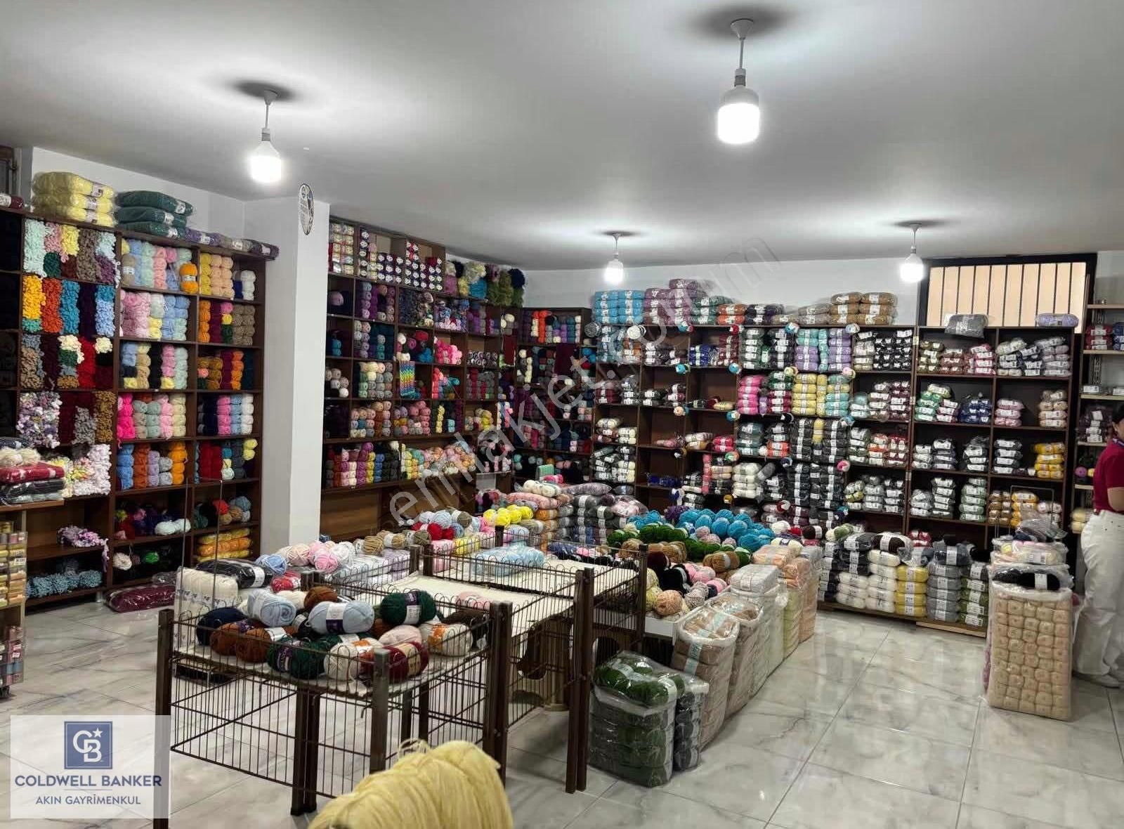 Sancaktepe De Yaya Trafiğinin Yoğun Olduğu Yerde Devren Kiralık