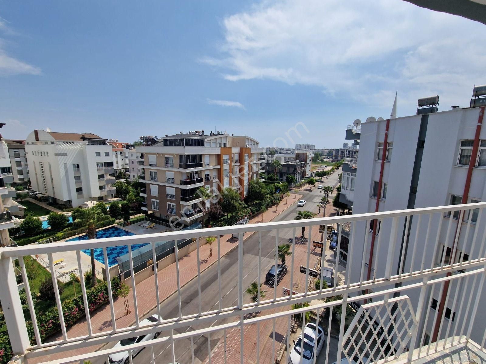 Konyaaltı Hurmada Merkezi Yerde Satılık Daire