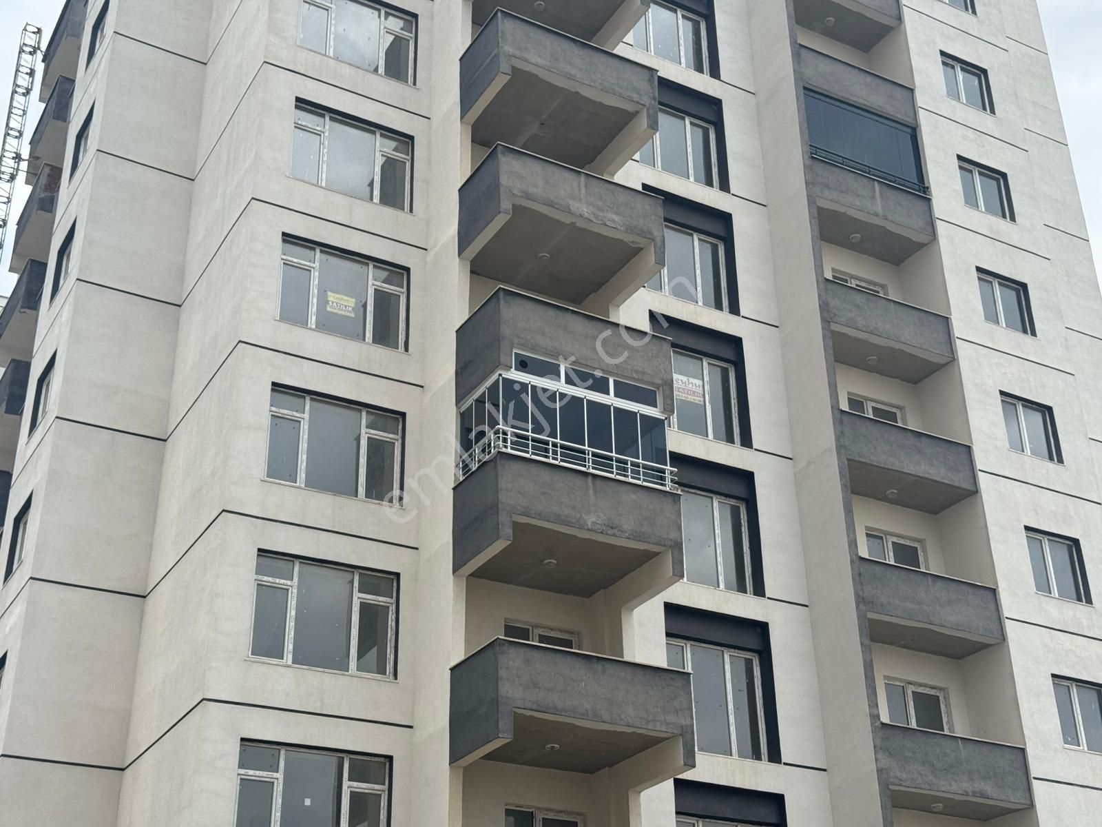 Yeni Hayat Evlerinde E Blokta Arakat 4+1 Satılık Daire - Görsel 2