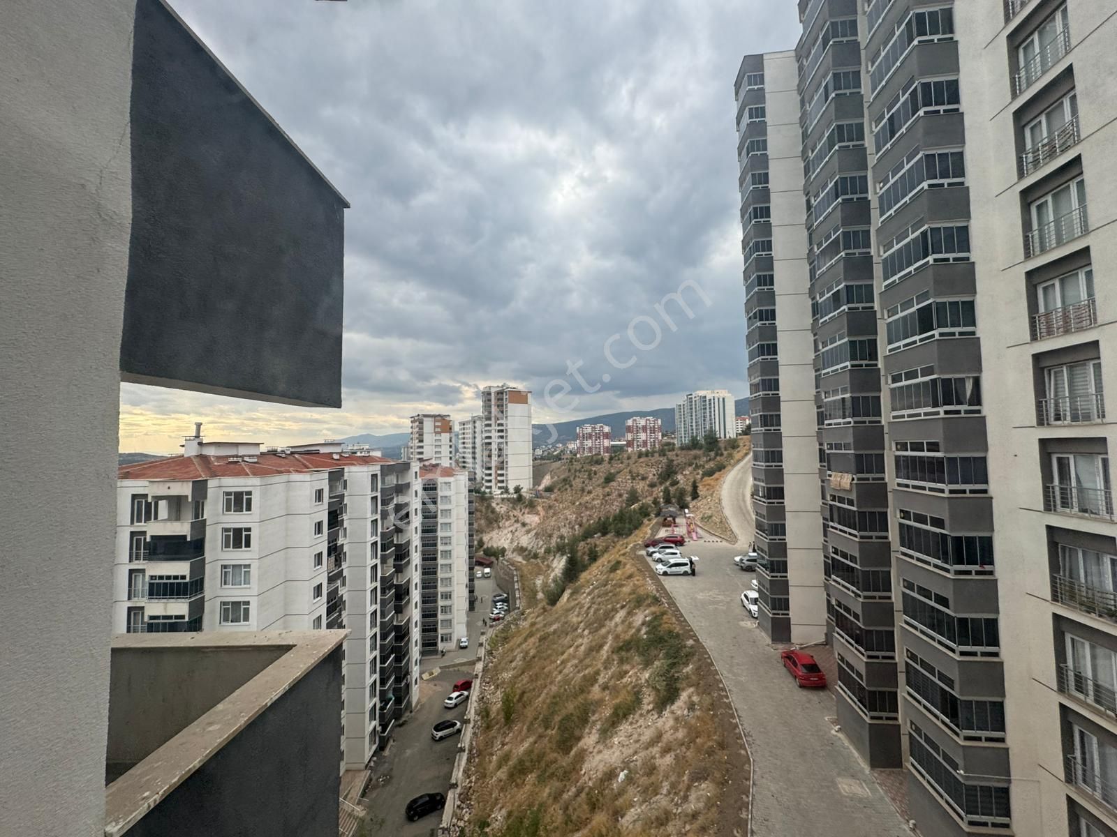 Yeni Hayat Evlerinde E Blokta Arakat 4+1 Satılık Daire - Görsel 16