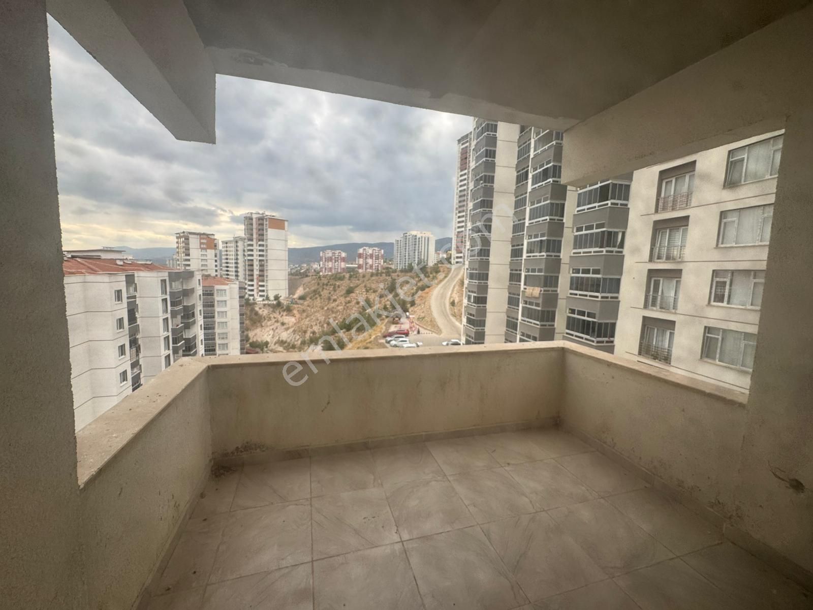 Yeni Hayat Evlerinde E Blokta Arakat 4+1 Satılık Daire - Görsel 14