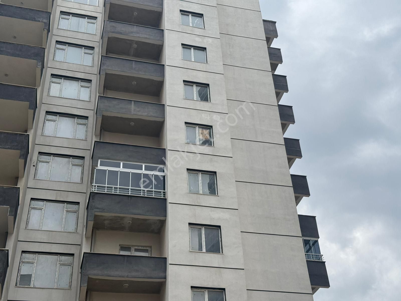 Yeni Hayat Evlerinde E Blokta Arakat 4+1 Satılık Daire - Görsel 3