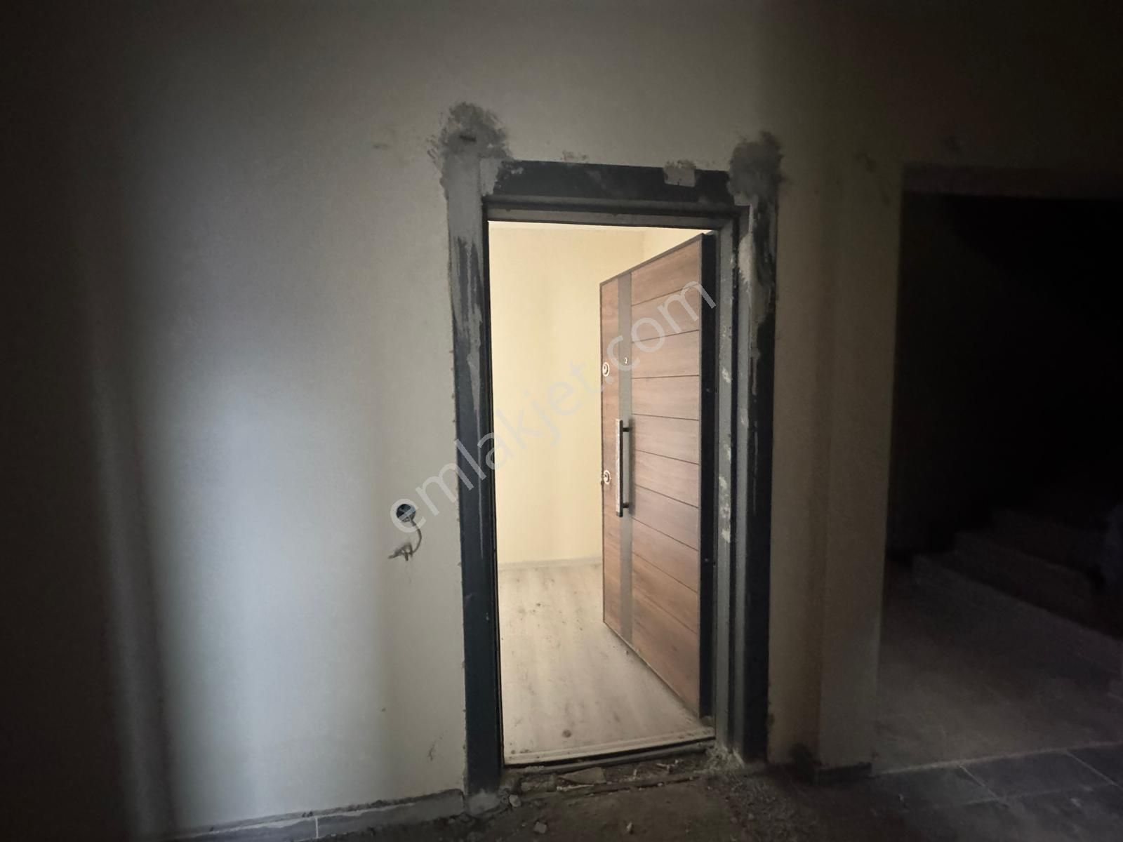 Yeni Hayat Evlerinde E Blokta Arakat 4+1 Satılık Daire - Görsel 4