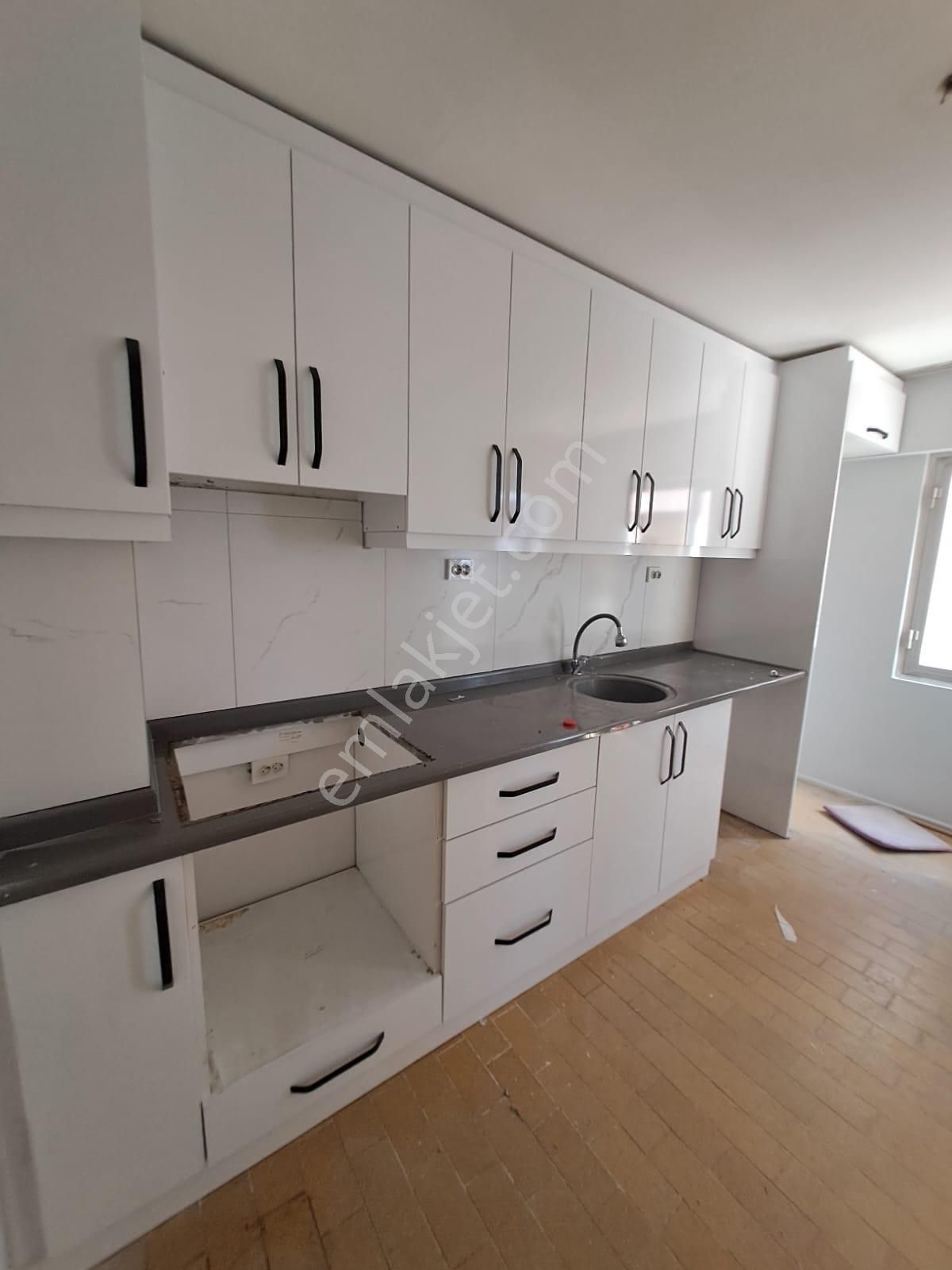 Aydın Söke Konak Mahallesi Çarşı İçin De Kiralık Daire