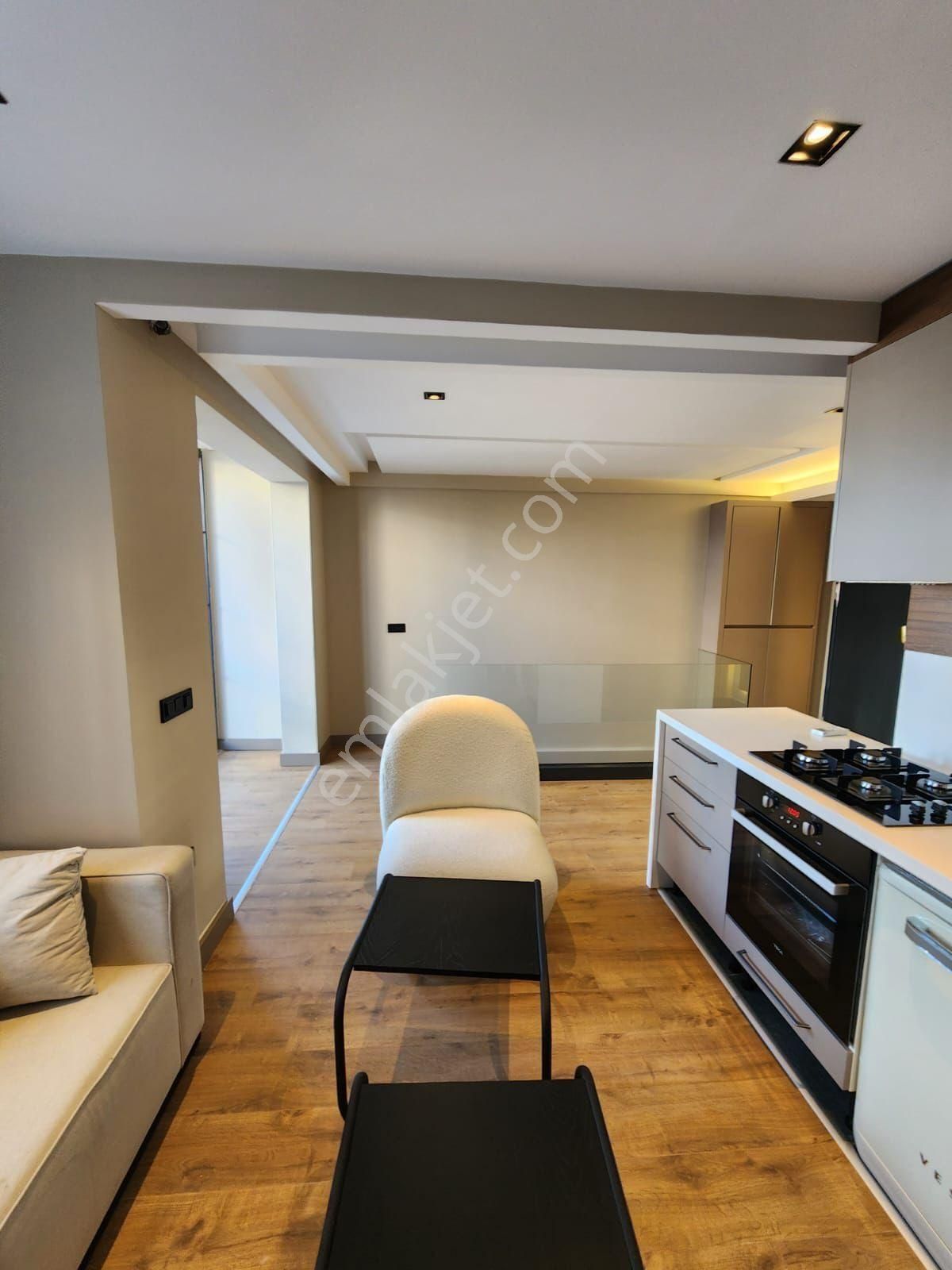 Yerden Isıtmalı, Kapalı Otoparklı, Havuzlu Ters Dubleks