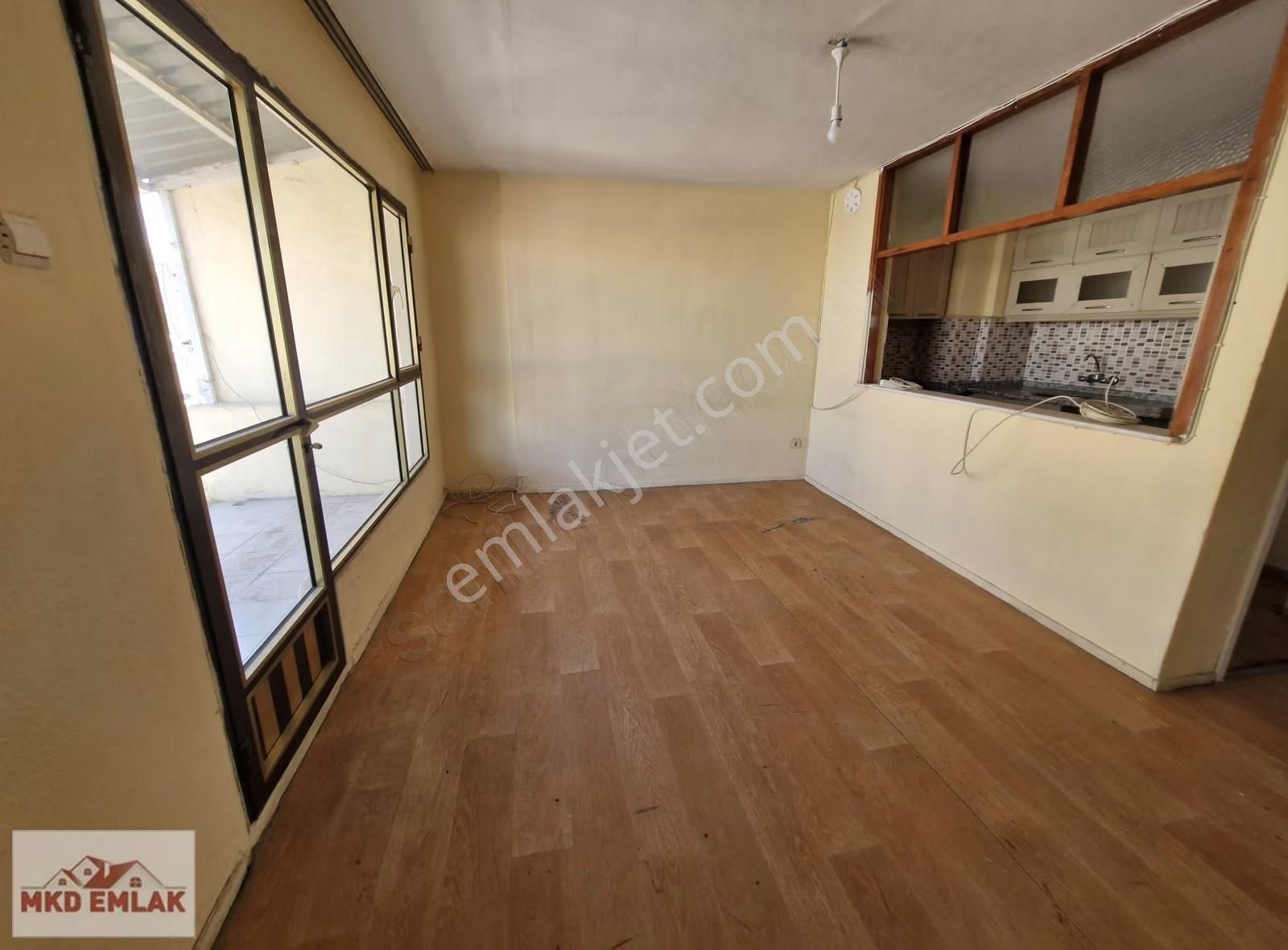 Alsancakta Yatırımlık Teraslı -balkonlu 2+1 Satılık Mkd Emlak Ta - Görsel 3