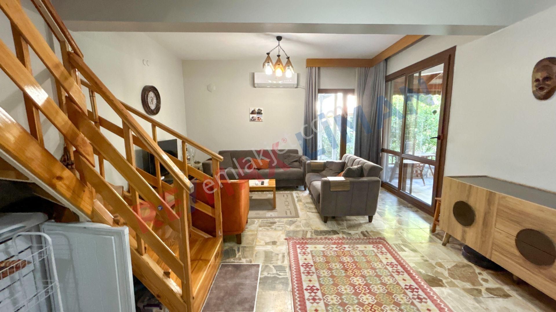 Altınoluk'ta Denize 100 Metre, Satılık Eşyalı 3+1 Tripleks Villa! - Görsel 4