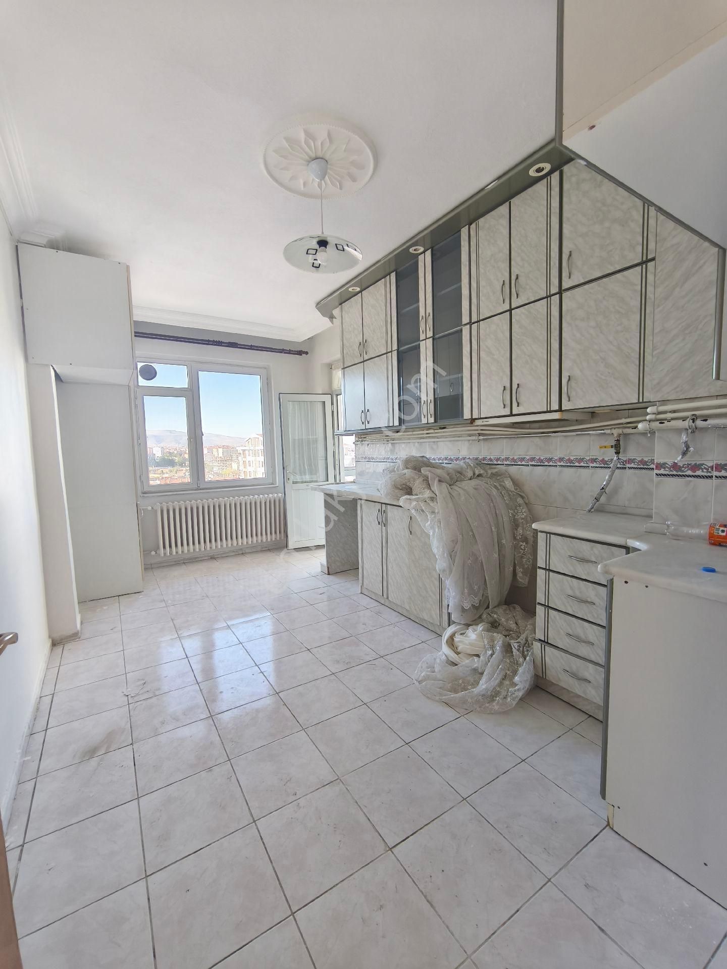 Dedeman Otel Yanı Çevreyolu Kiralık 3+1 Diare - Görsel 23