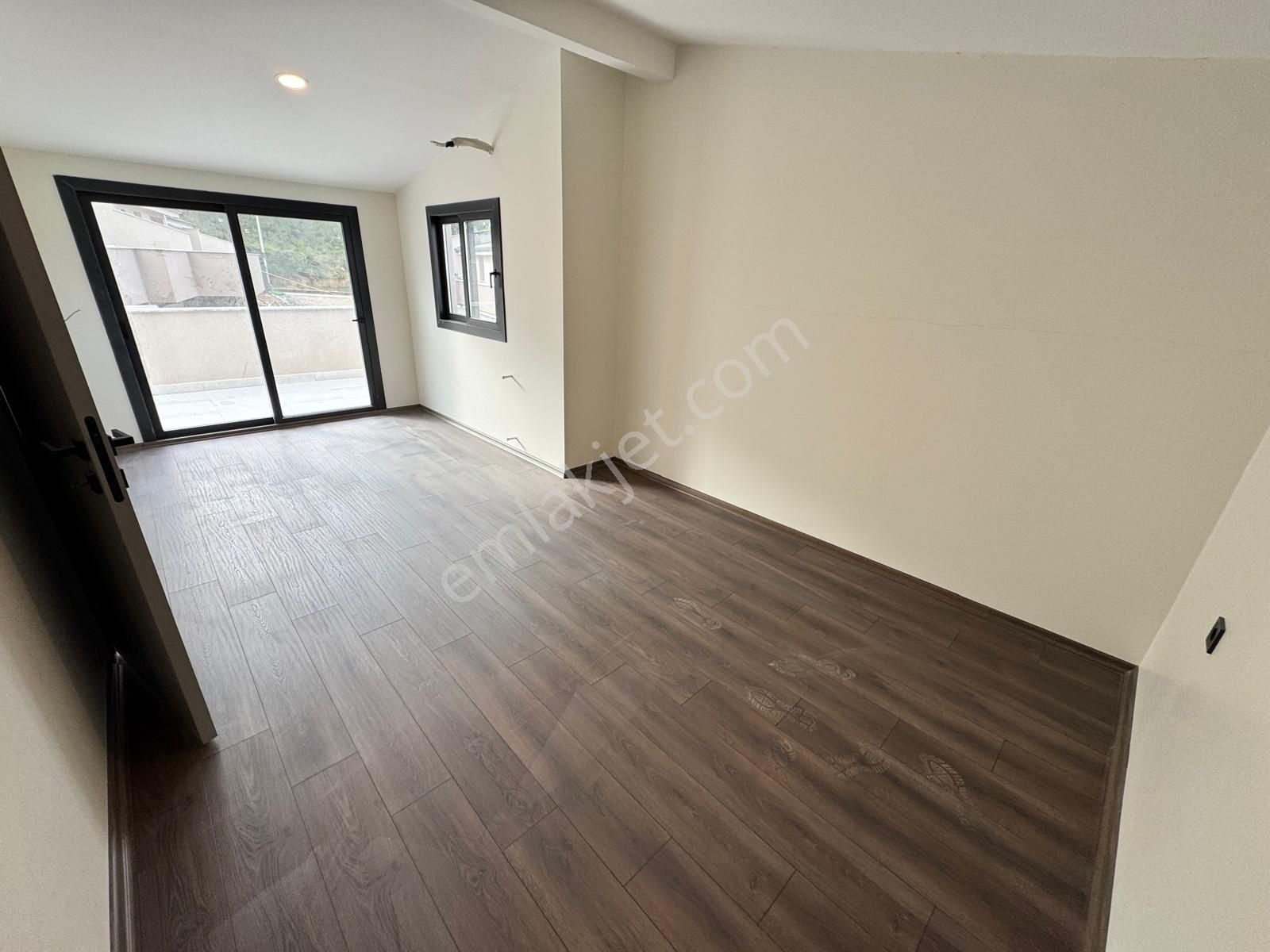 Özdere Deniz Tarafında Çok Lüks Villa - Görsel 24