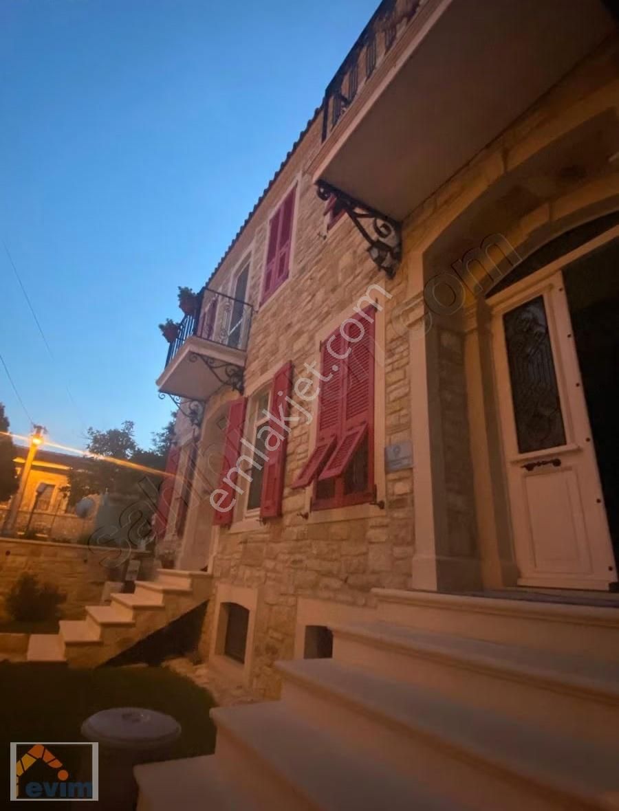 Evim Emlaktan Yenifoça Merkezde Muhteşem Villa - Görsel 12