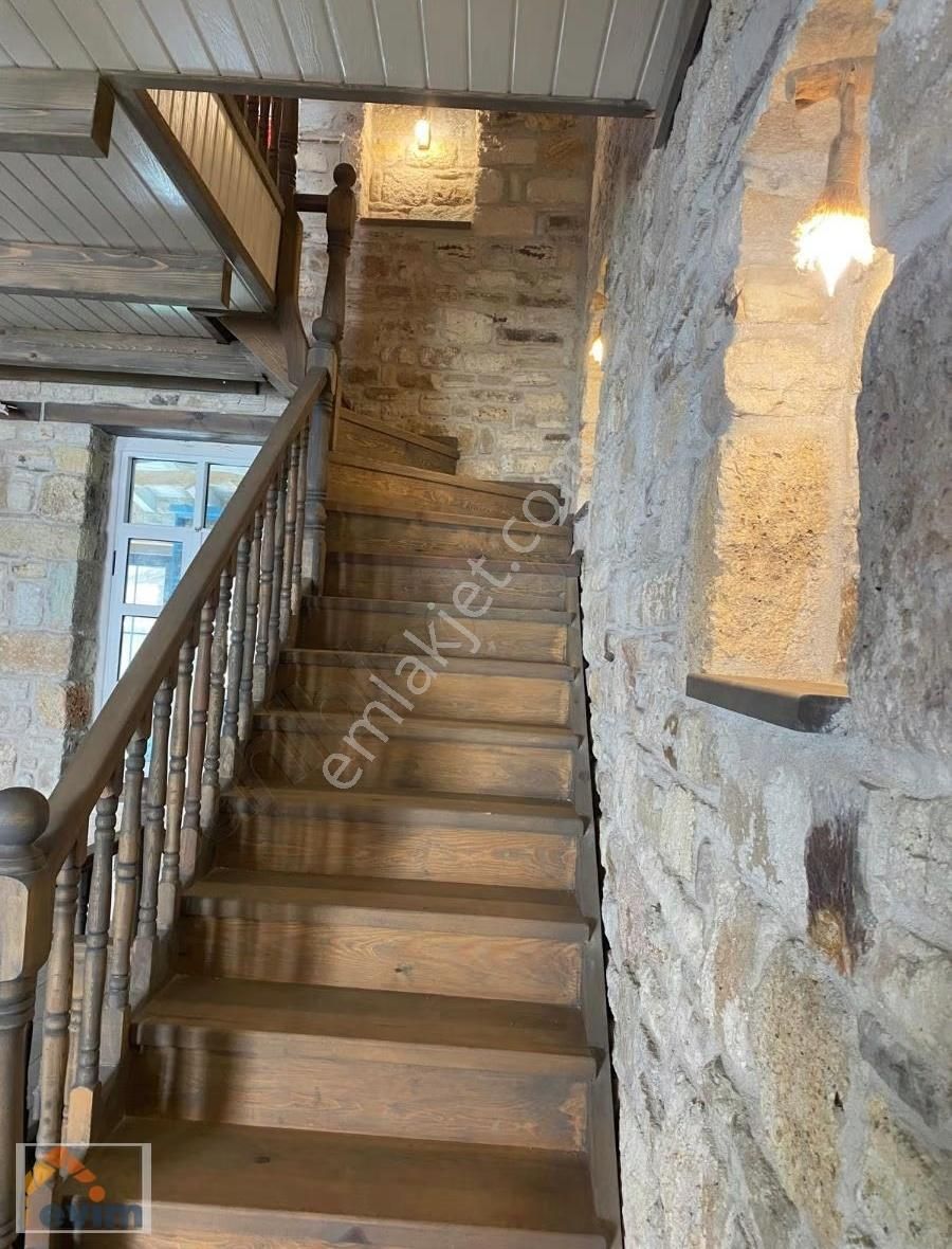 Evim Emlaktan Yenifoça Merkezde Muhteşem Villa - Görsel 18