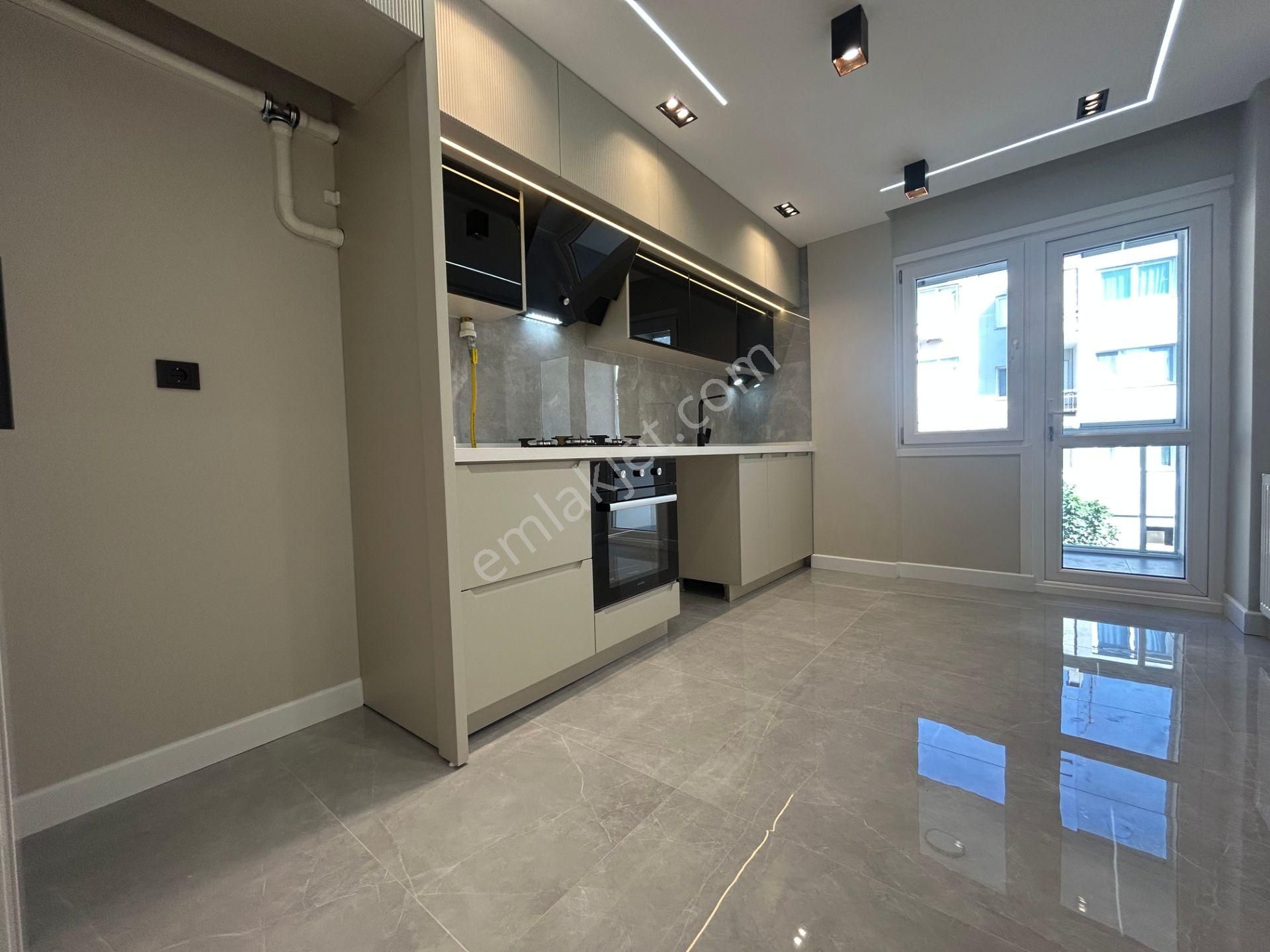 Güvenci'den Bostanlı Merkezde,köşe,145 M²,3+1,komple Tadilatlı - Görsel 8