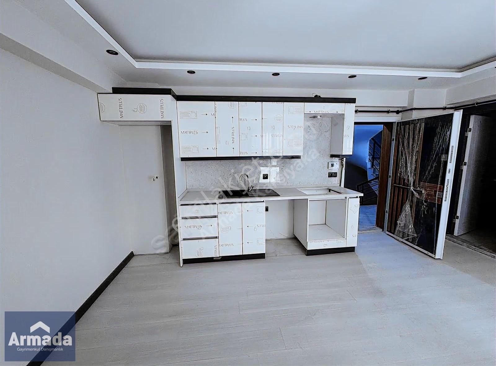 Seyrekte Geniş Kullanım Alanına Sahip 1+1 Daire - Görsel 10