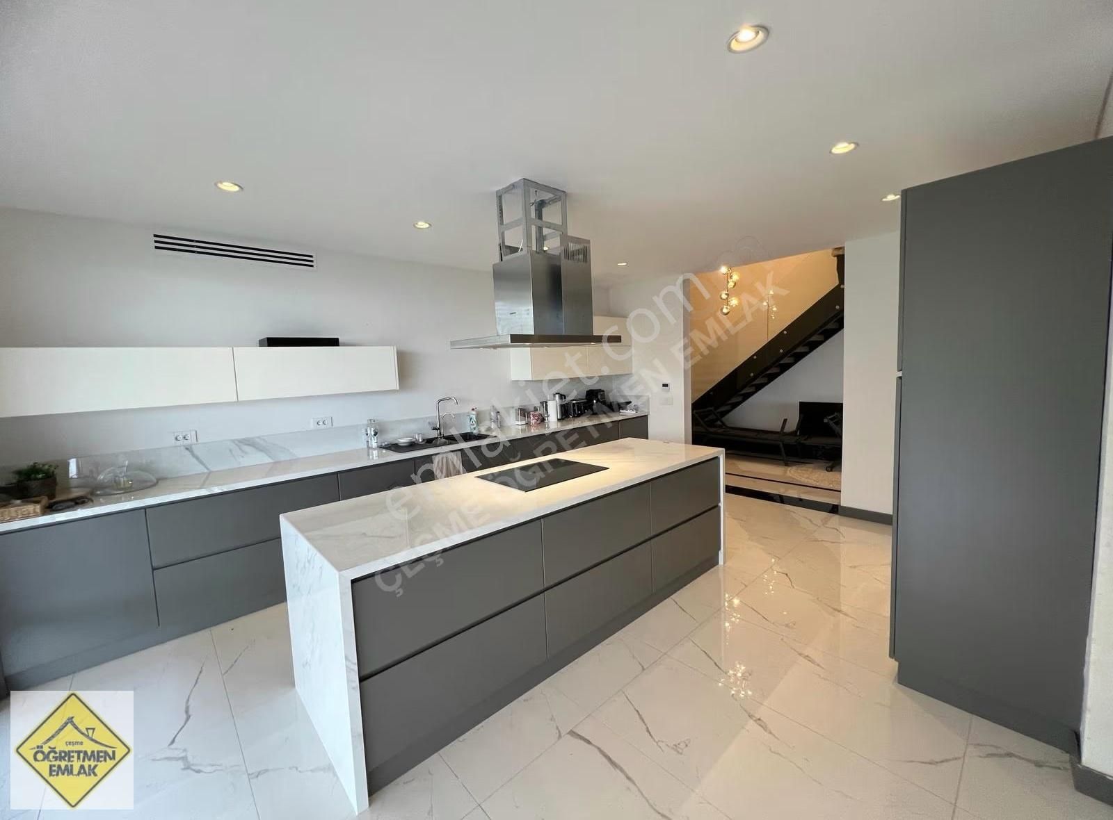 Çeşme Dalyan Full Deniz Manzaralı Geniş Bahçeli Lüks Villa