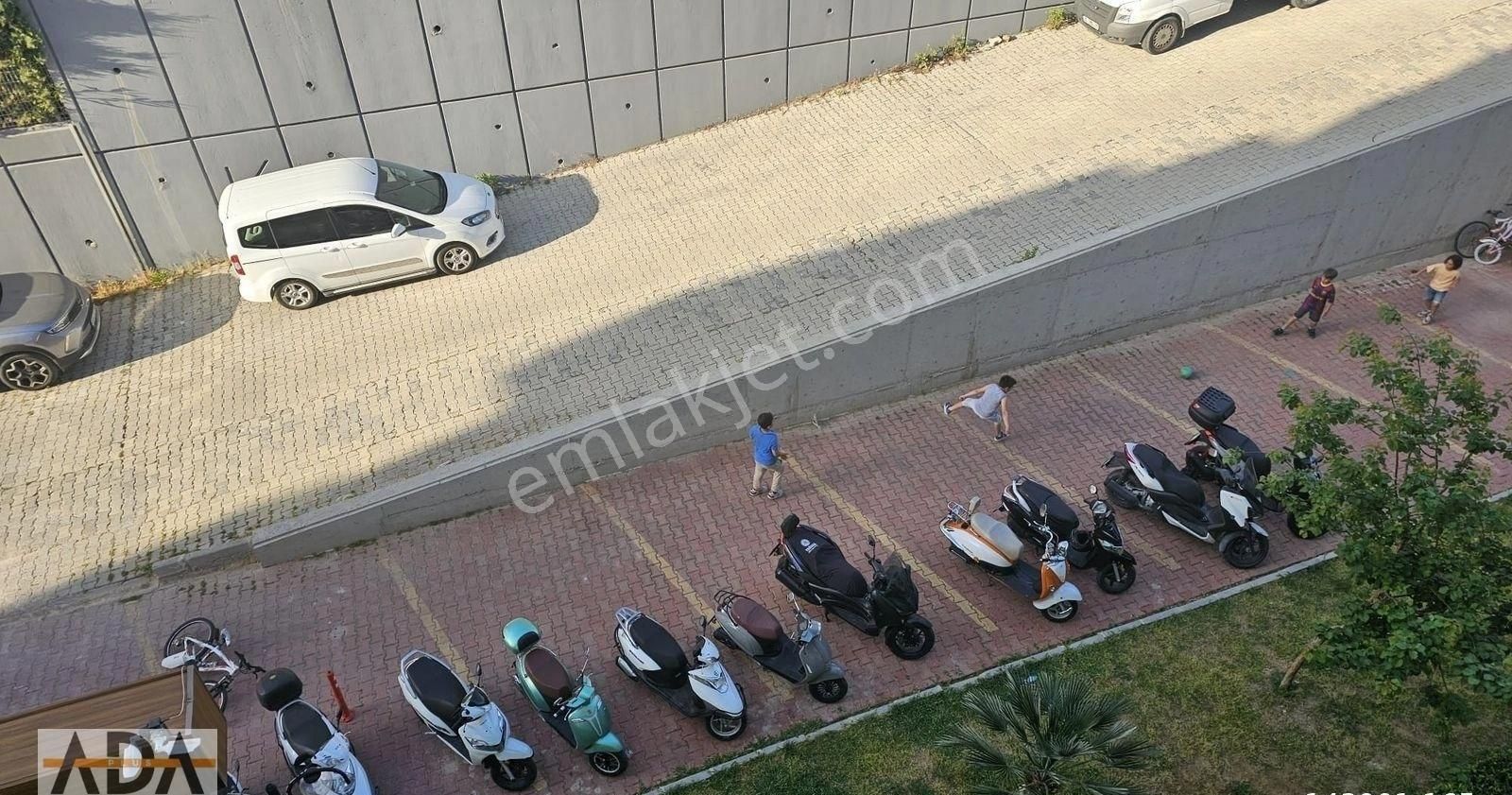 Kusadası Ege Mahallesinde 3+1 Ara Kat Daire