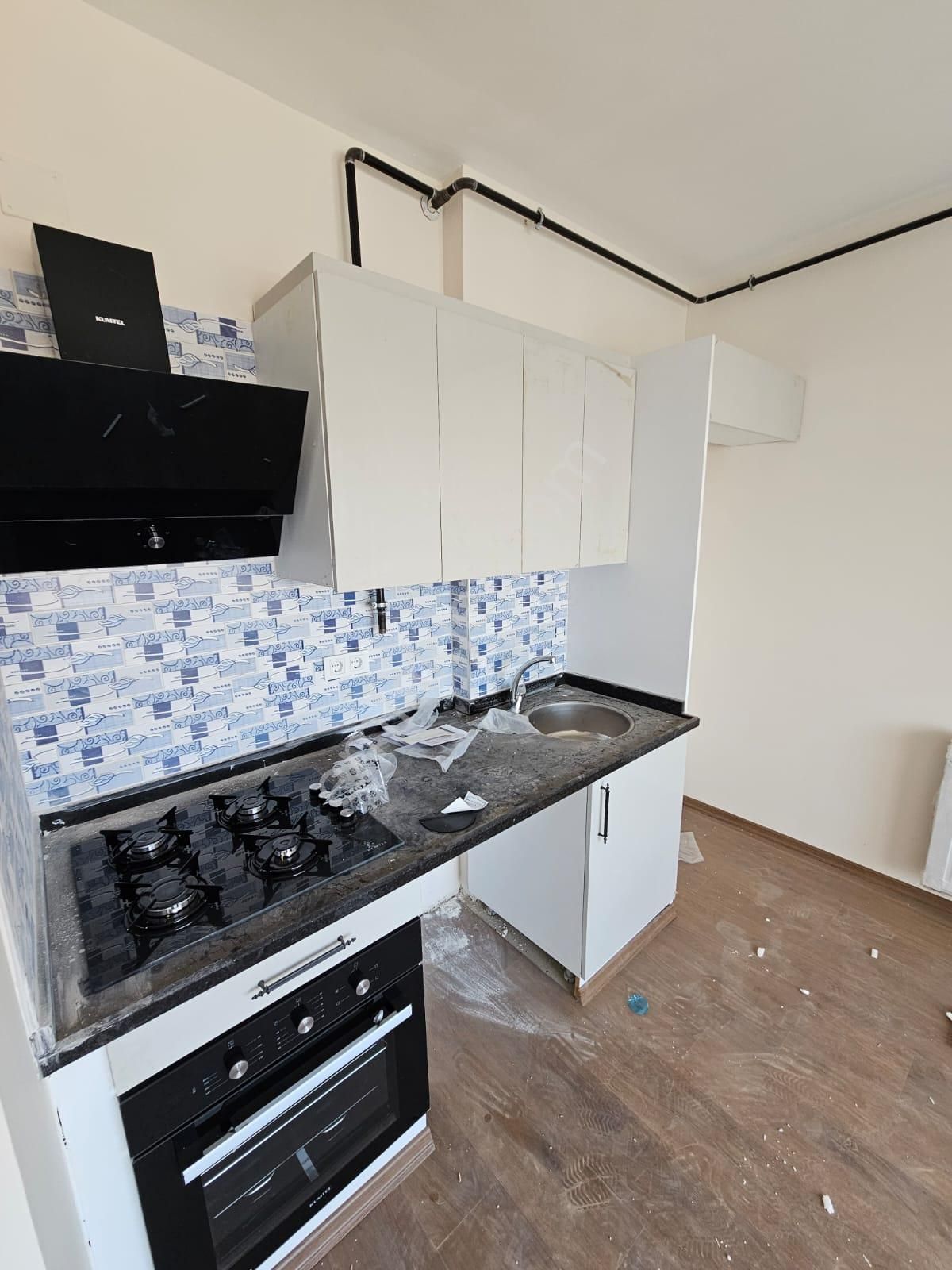 Bahçeşehirde Site İçerisinde Yatırıma Uygun Kiracılı 1+1 Kombi+ankastre Setli - Görsel 2
