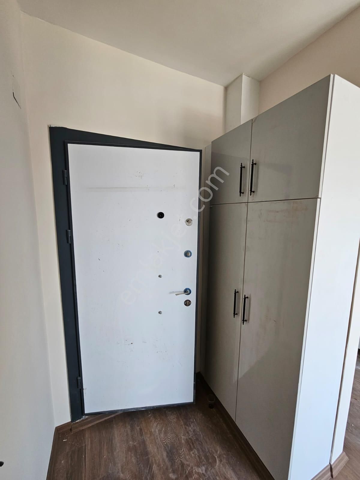 Bahçeşehirde Site İçerisinde Yatırıma Uygun Kiracılı 1+1 Kombi+ankastre Setli - Görsel 13