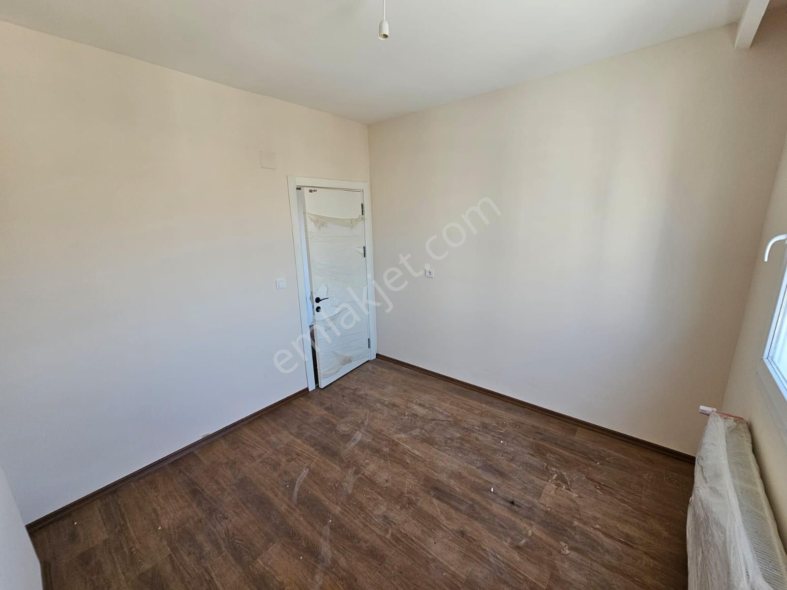 Bahçeşehirde Site İçerisinde Yatırıma Uygun Kiracılı 1+1 Kombi+ankastre Setli - Görsel 10