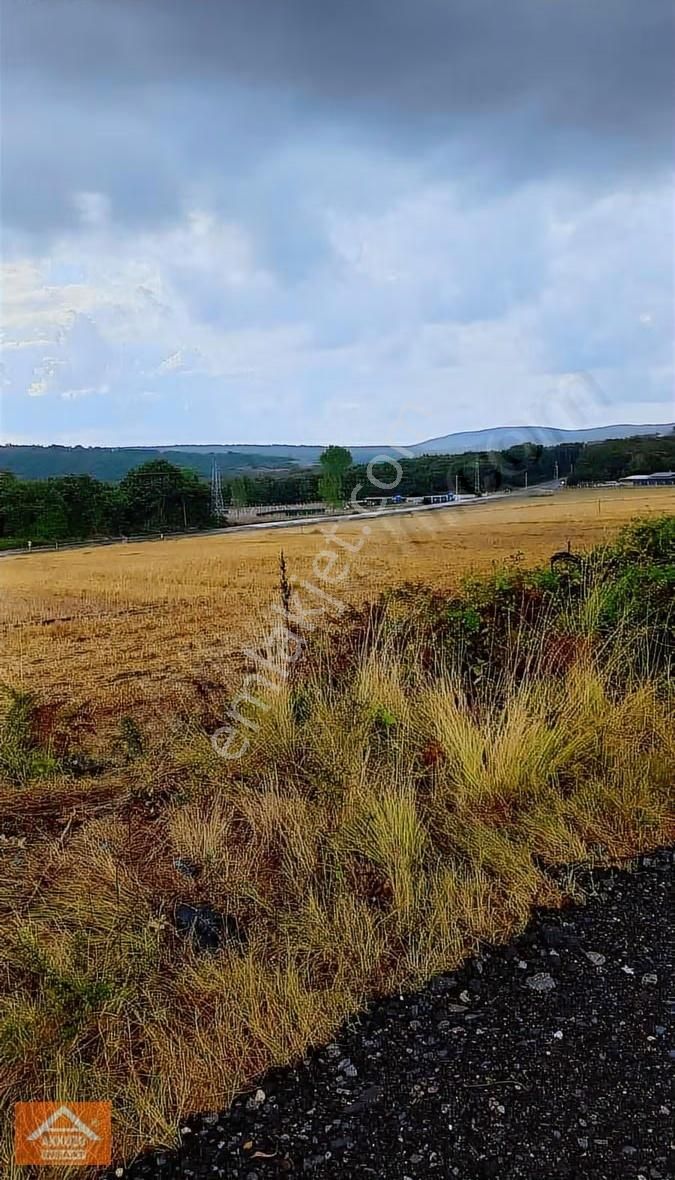 Kalfa Köyde 1840 M2 Muvakatlı Tarla