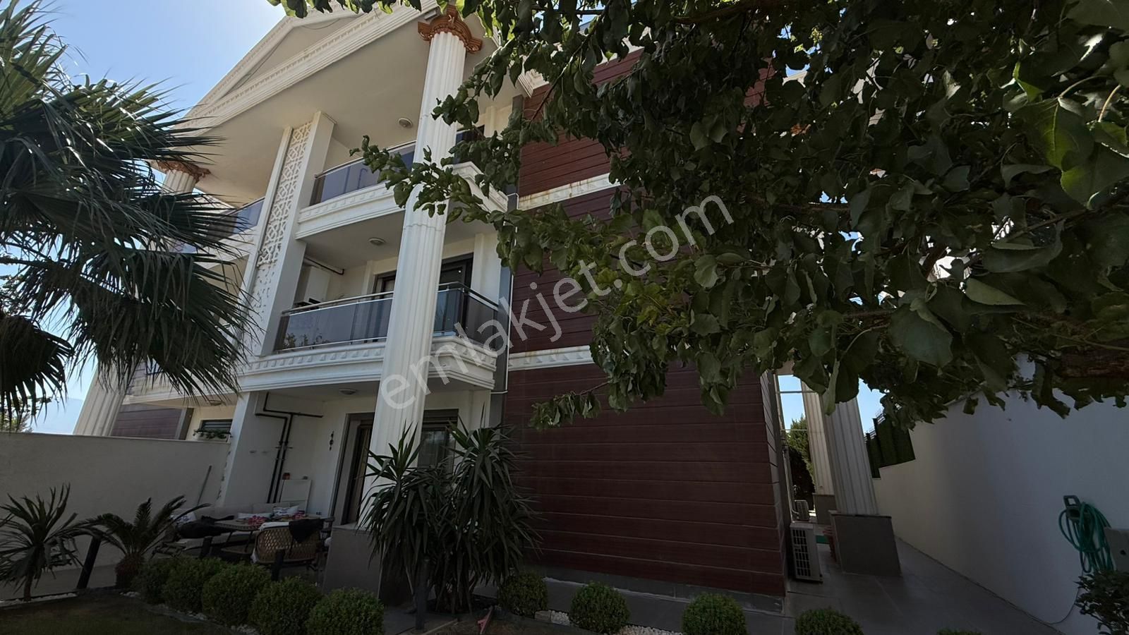 Bornova Atatürk Mah. Homeros Vadisi Manzaralı 7+1 Satılık Villa