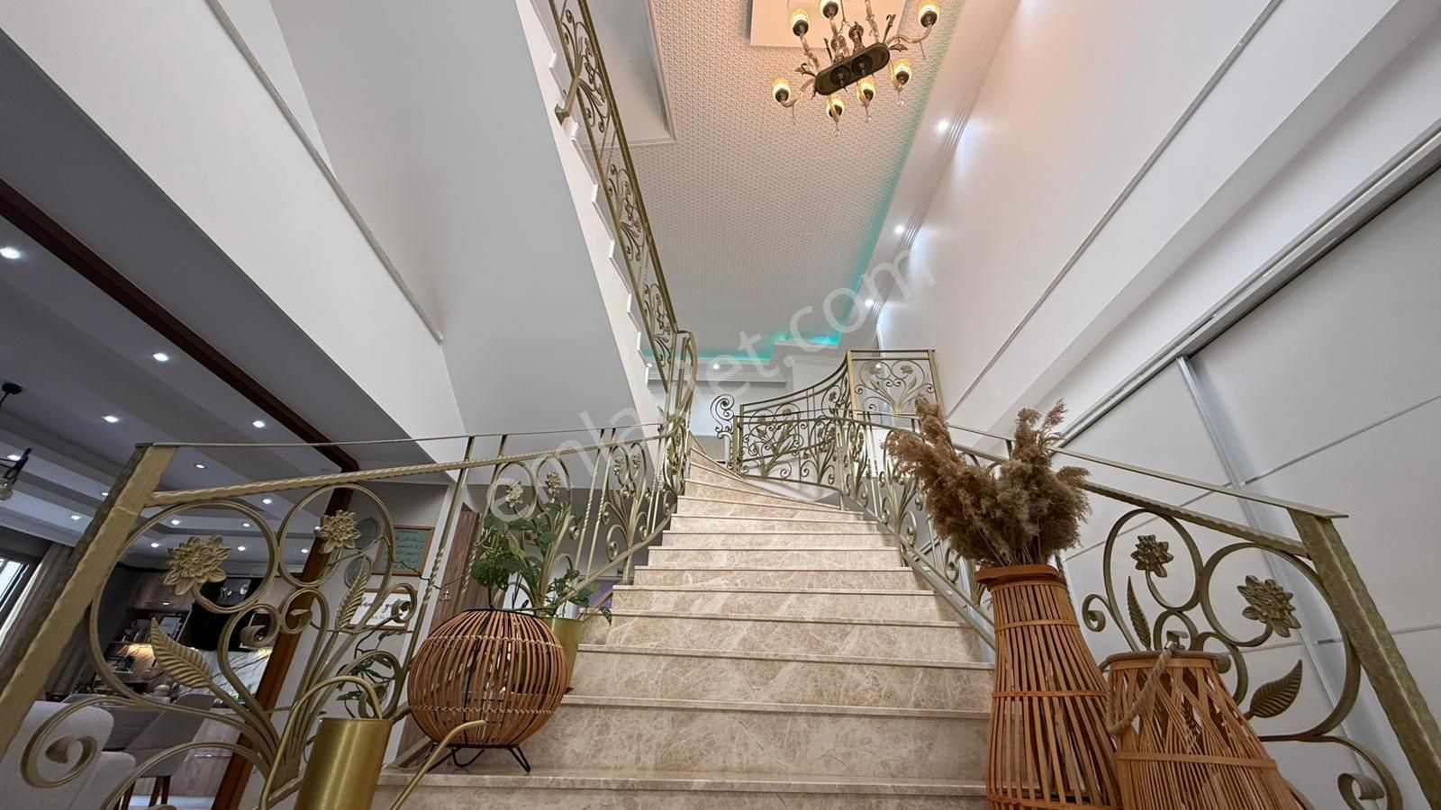 Bornova Atatürk Mah. Homeros Vadisi Manzaralı 7+1 Satılık Villa - Görsel 18