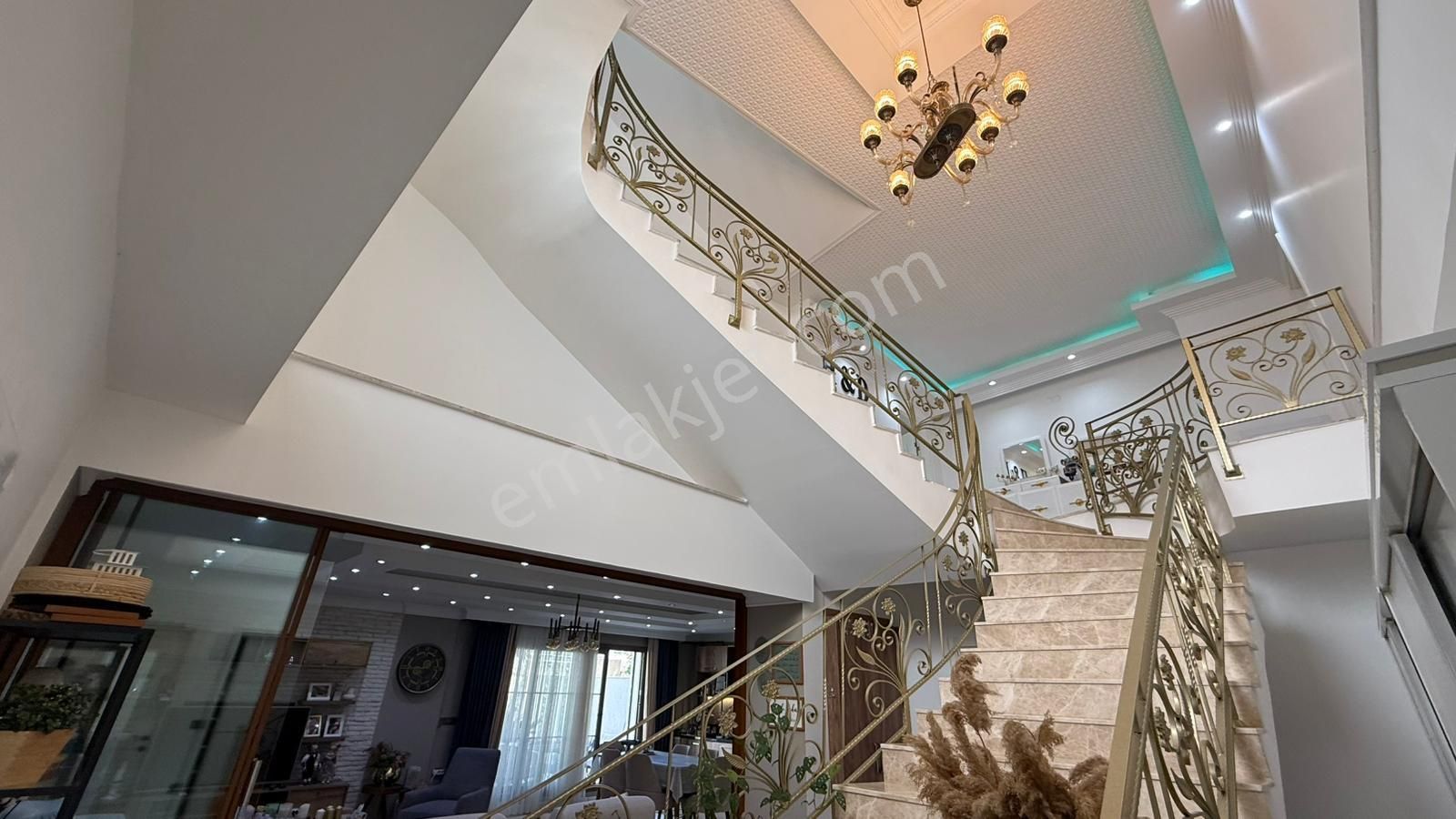 Bornova Atatürk Mah. Homeros Vadisi Manzaralı 7+1 Satılık Villa - Görsel 17