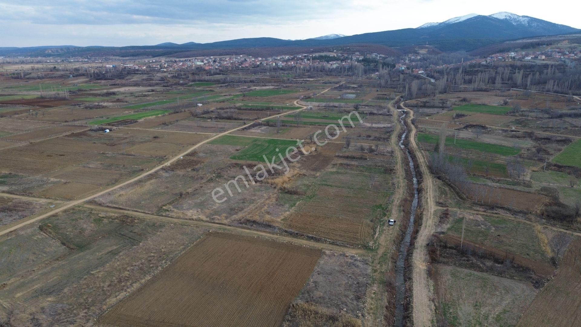 Doğanhisarda Yerleşime Yakın Sulak Dereye Cephe 1.047 M² Bahçelik - Görsel 26