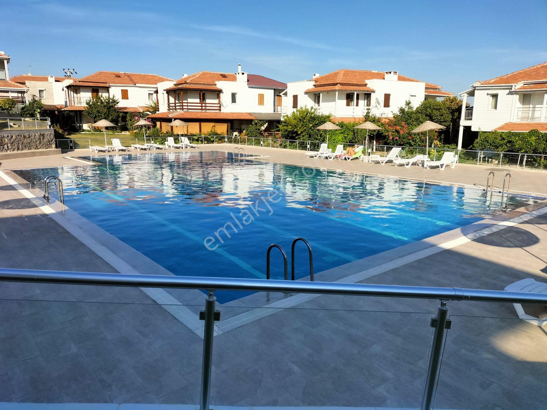 Çeşme Çiftlikköy Havuzlu Sitede Satılık Dubleks - Görsel 3