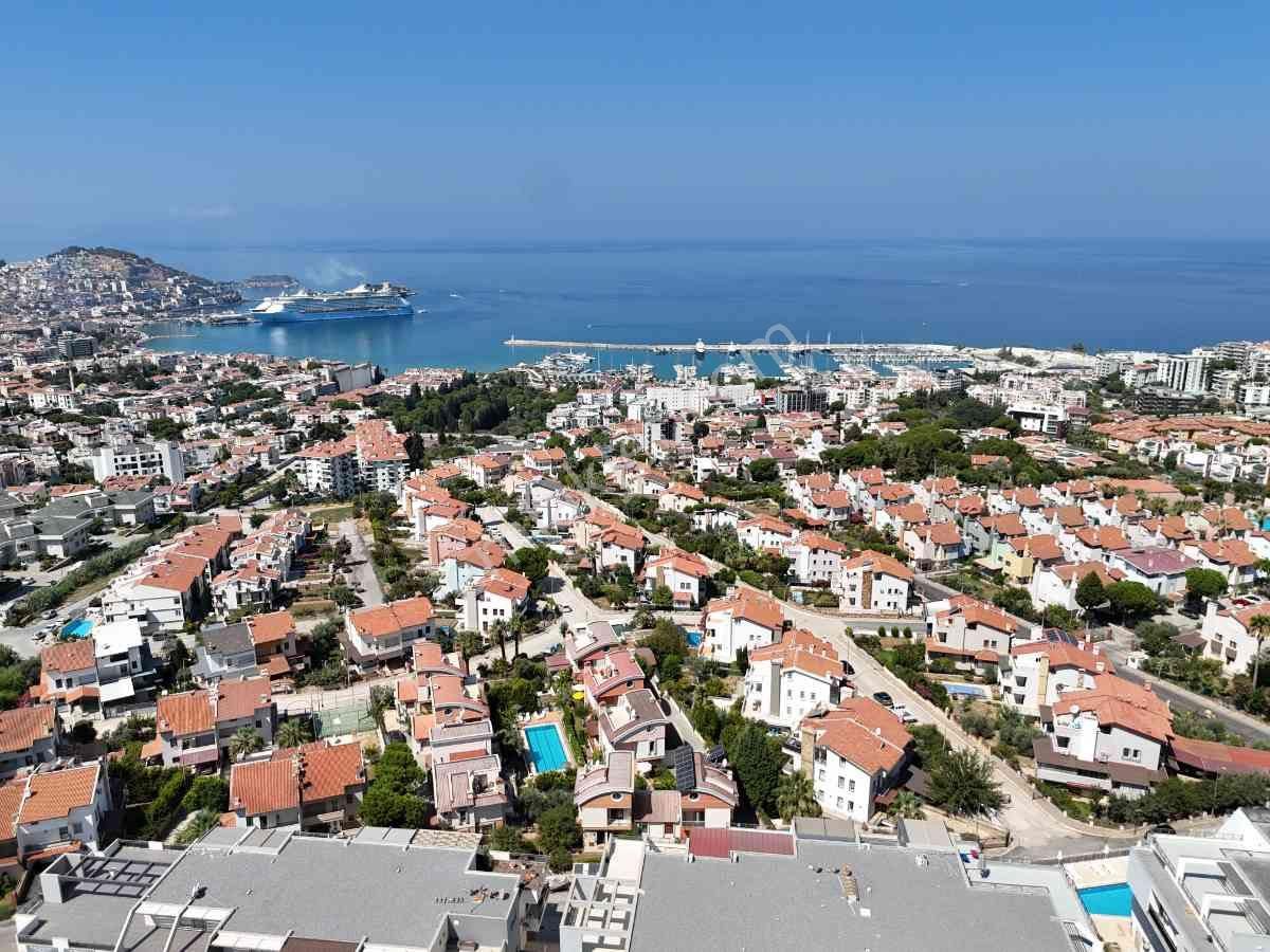 Kuşadası Marina Bölgesi Raınbow Villaları Satılık 6+1 Deniz Manzaralı Villa - Görsel 4
