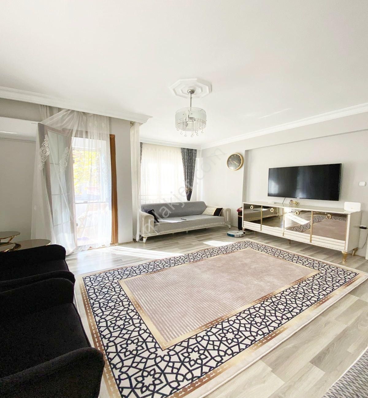 Avcılar Ambarlı Mahallesinde Cadde Üzeri 3+1 Ferah Satılık Daire - Görsel 3