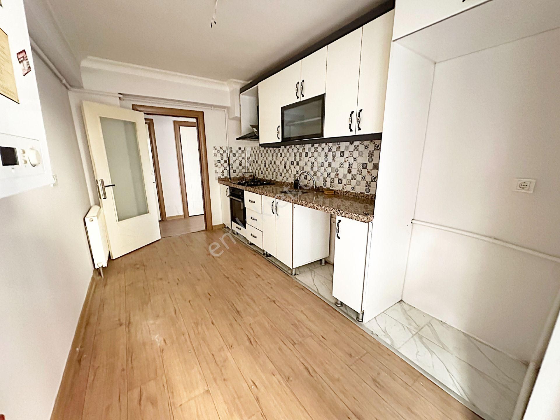 Cihandan Şehit Kubilayda İlk-ortaokul-cadde Yakını Yeni Bina 3+1